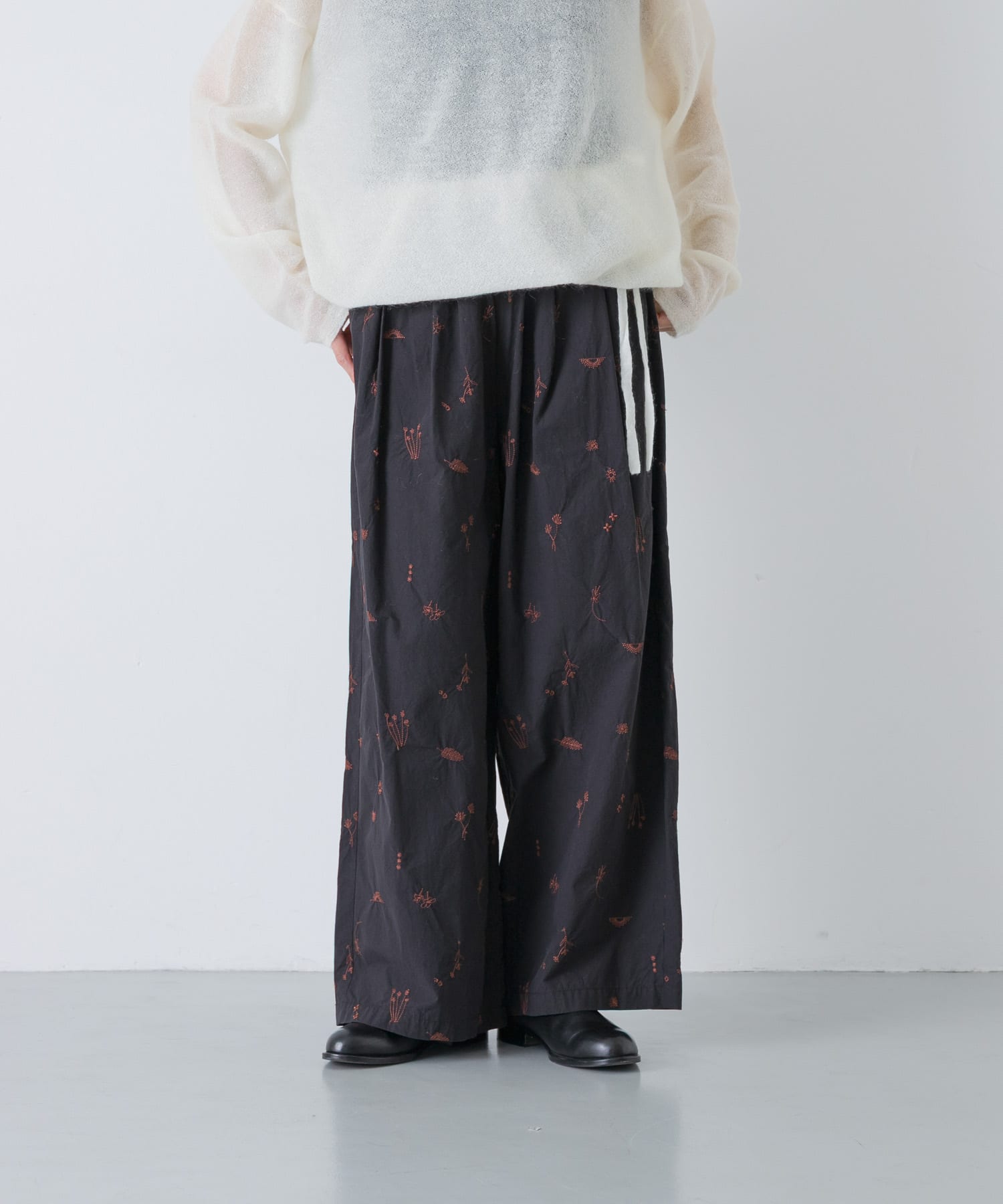 ドローイング刺繍パンツ