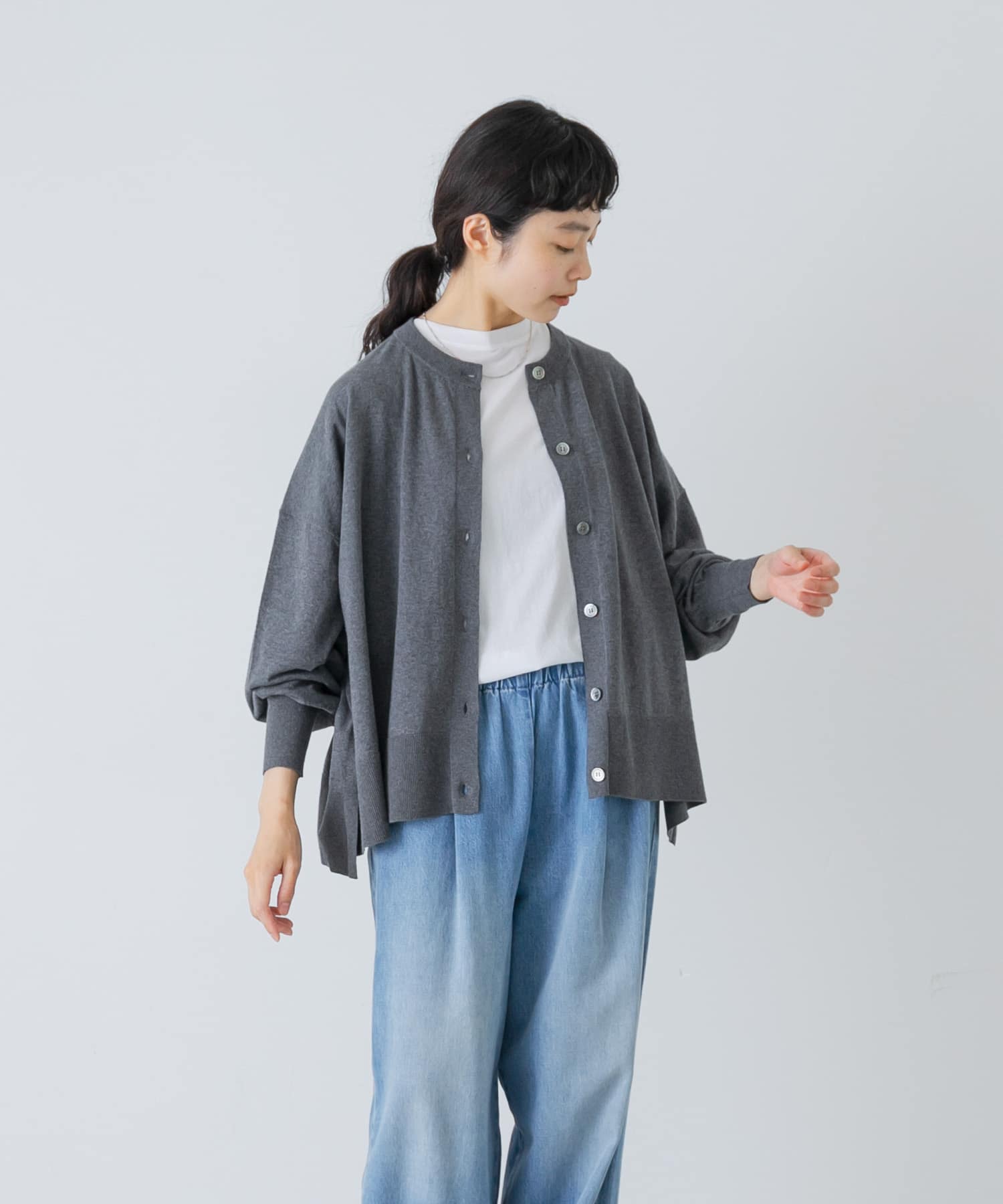 GRAY