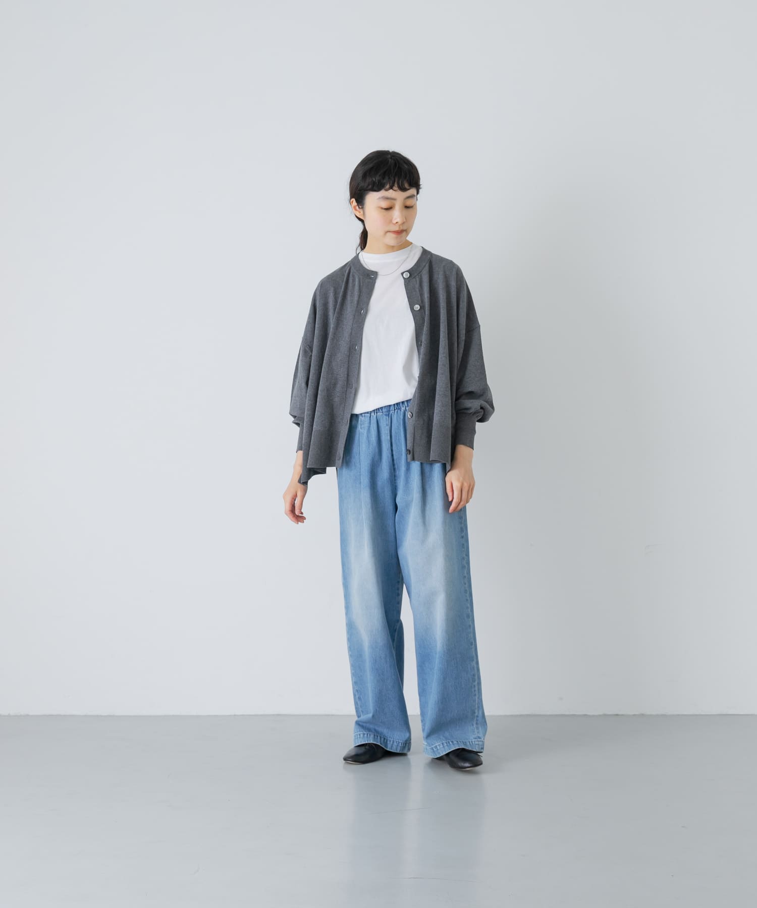GRAY