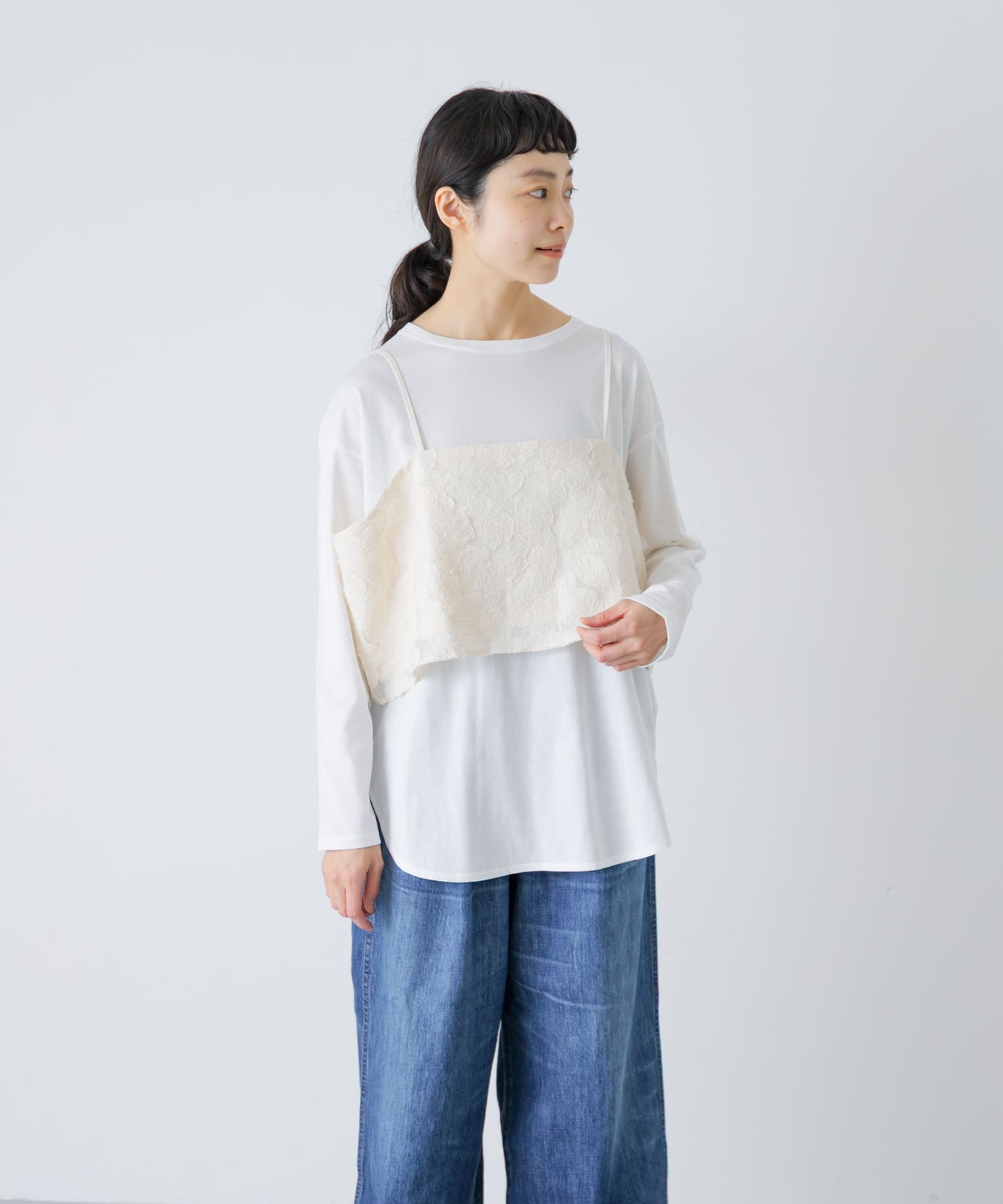 カッティング刺繍キャミソール