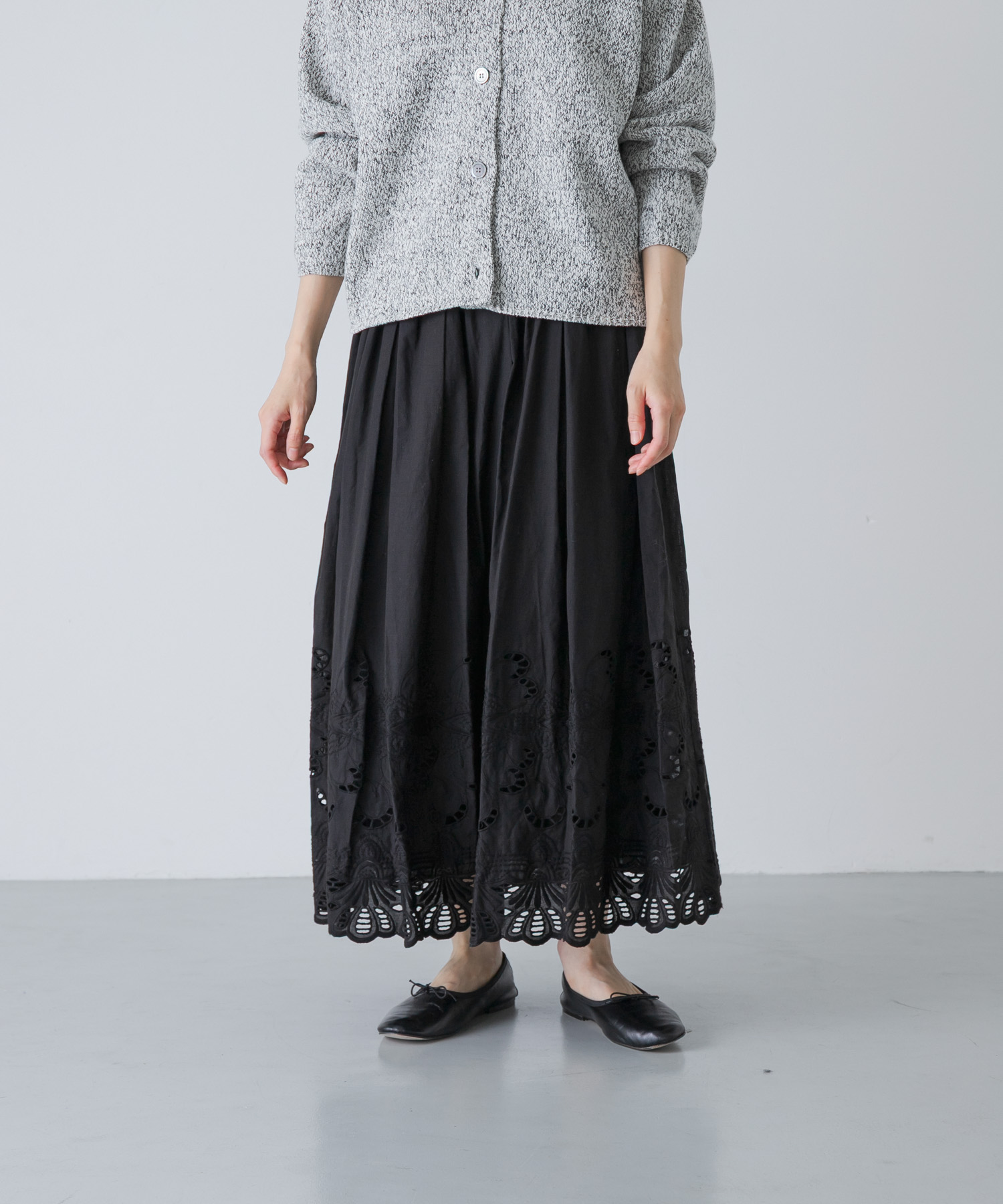 スカラップ刺繍タックスカート