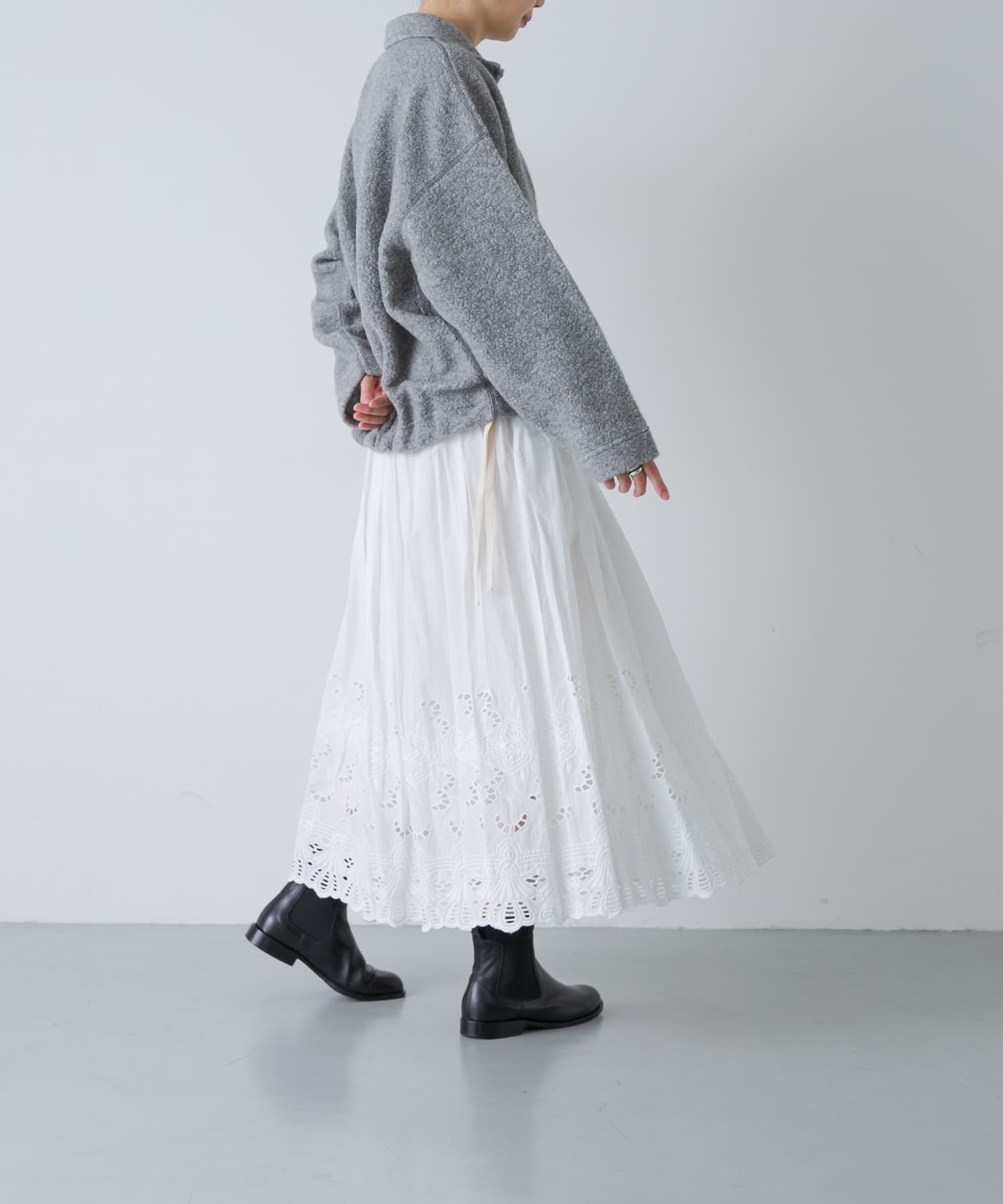 GRAY