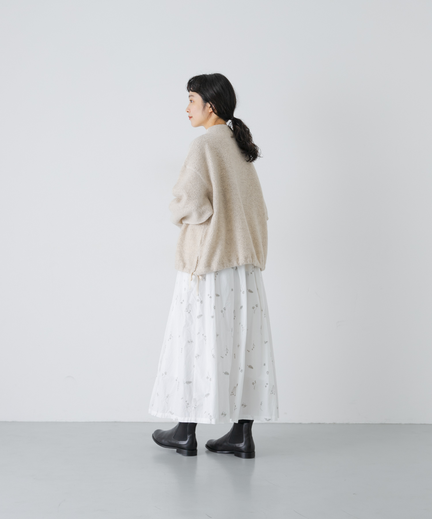 L/BEIGE