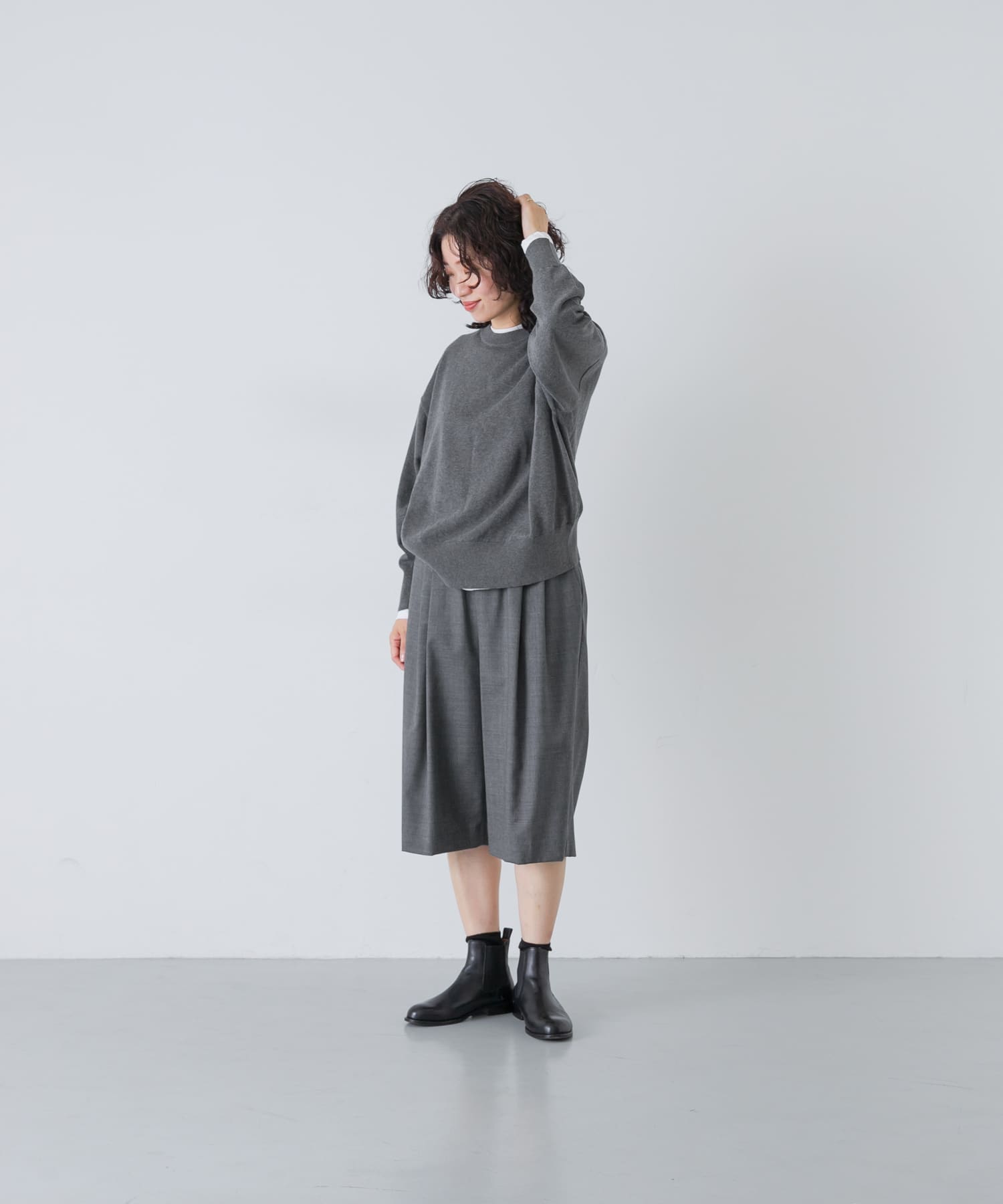GRAY