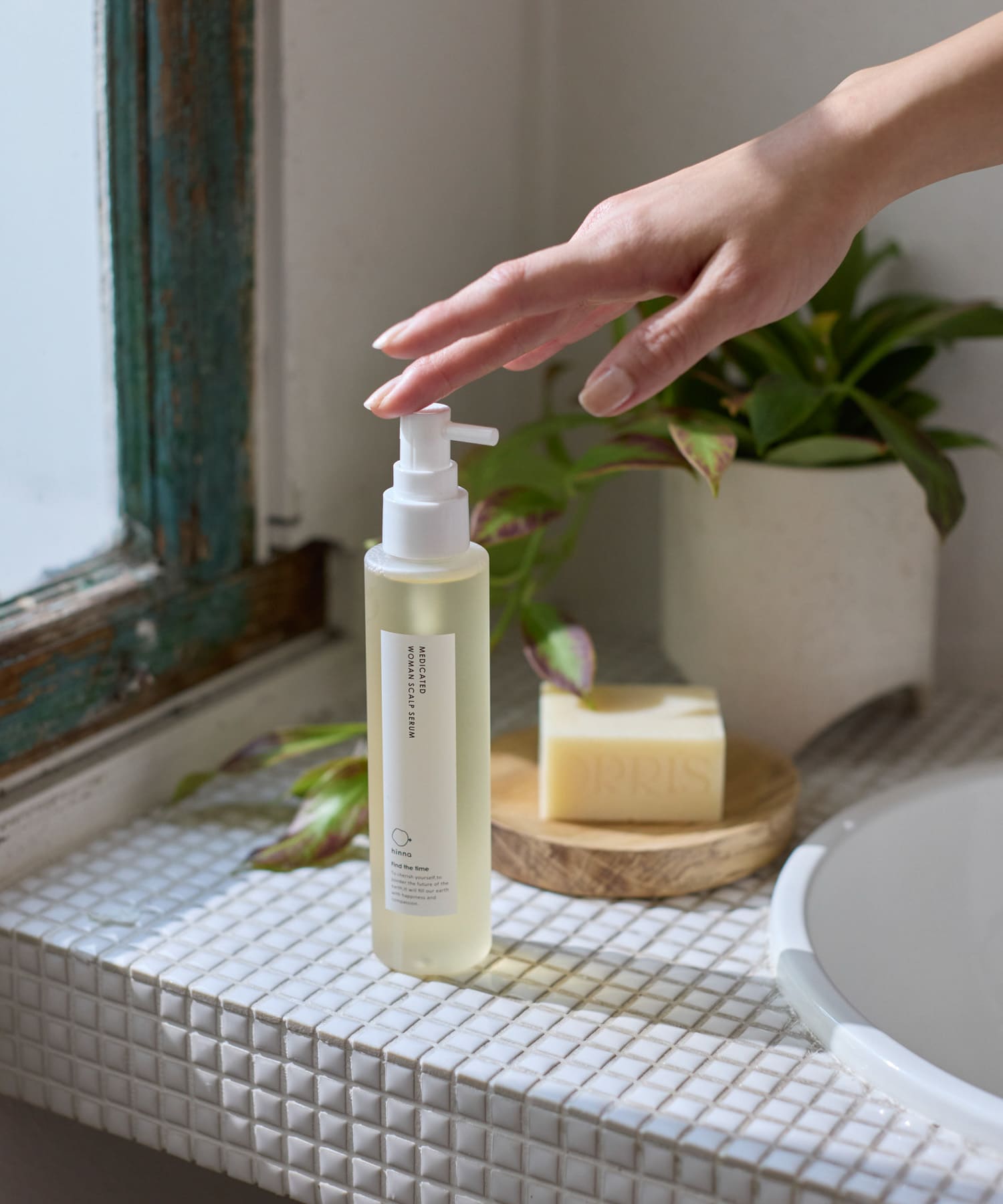 hinna　薬用ウーマンスカルプセラム