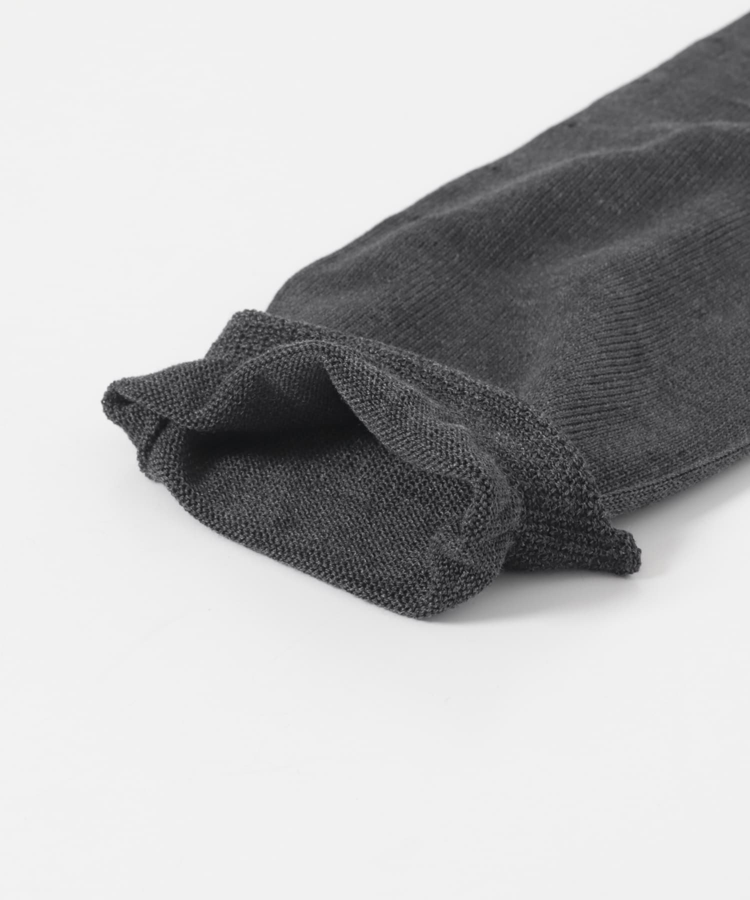 チャコールグレー