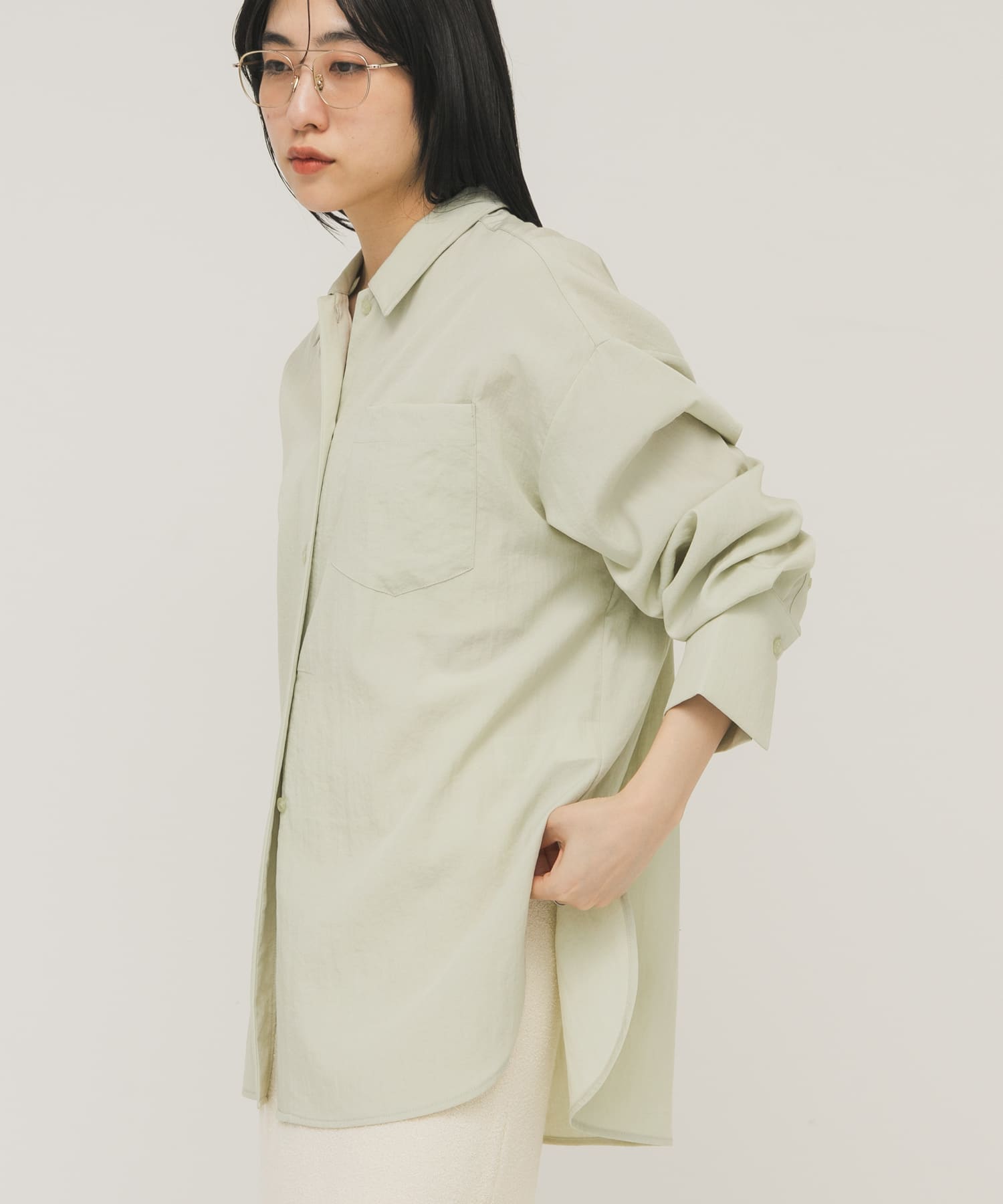 オーバーサイズミニマルシャツ