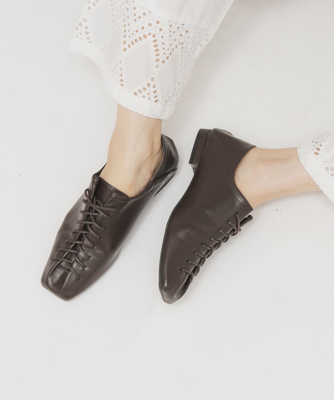 レースアップシューズ