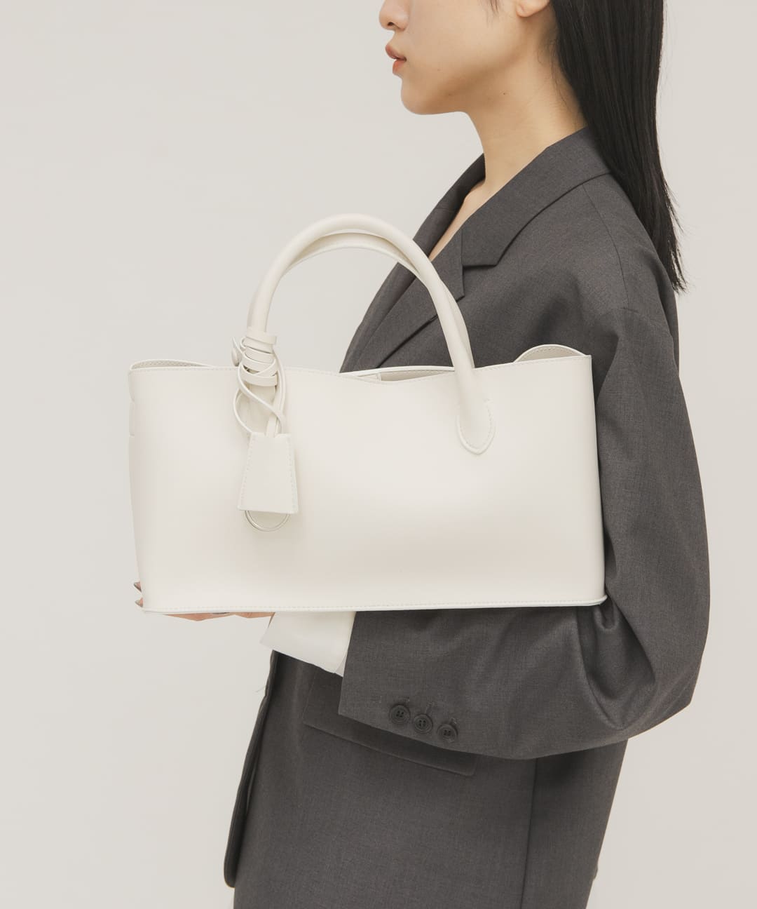 チャーム付きワイドボックスBAG OFF One