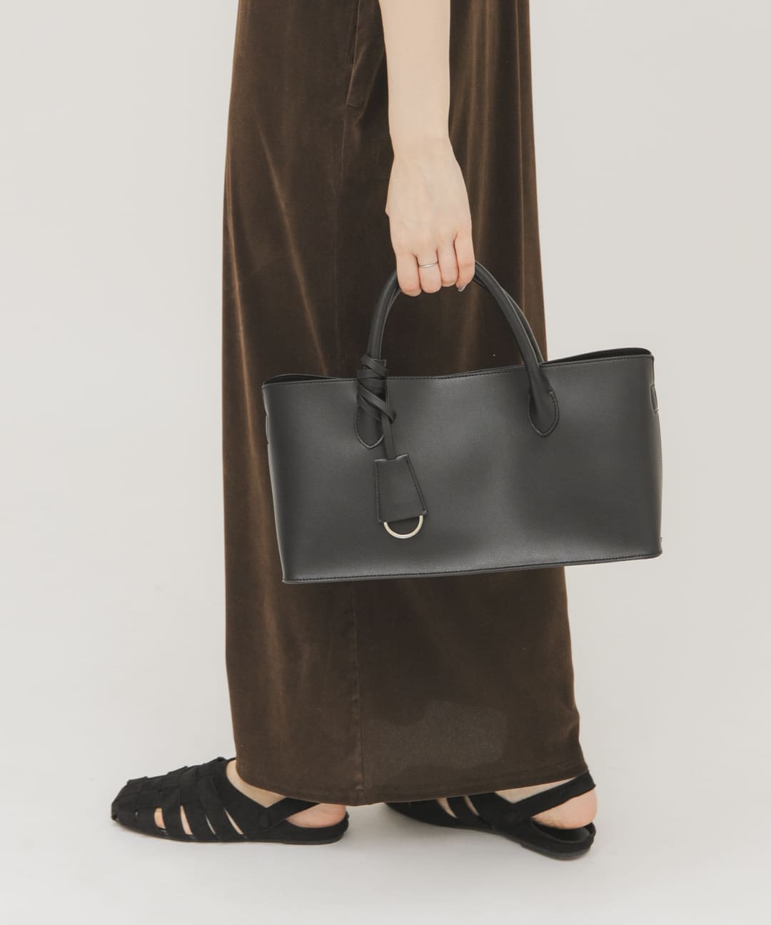 チャーム付きワイドボックスBAG BLACK One