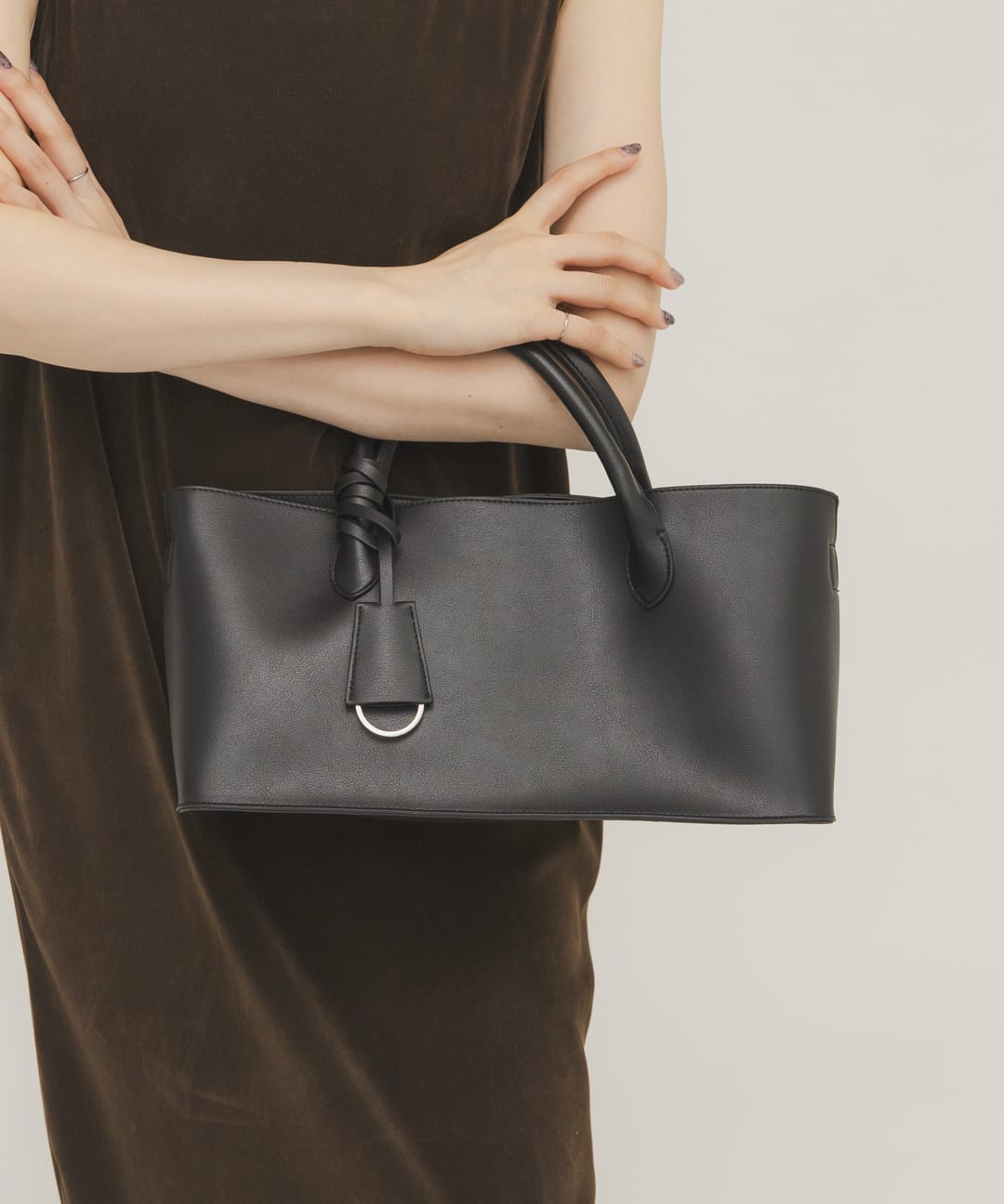 チャーム付きワイドボックスBAG BLACK One