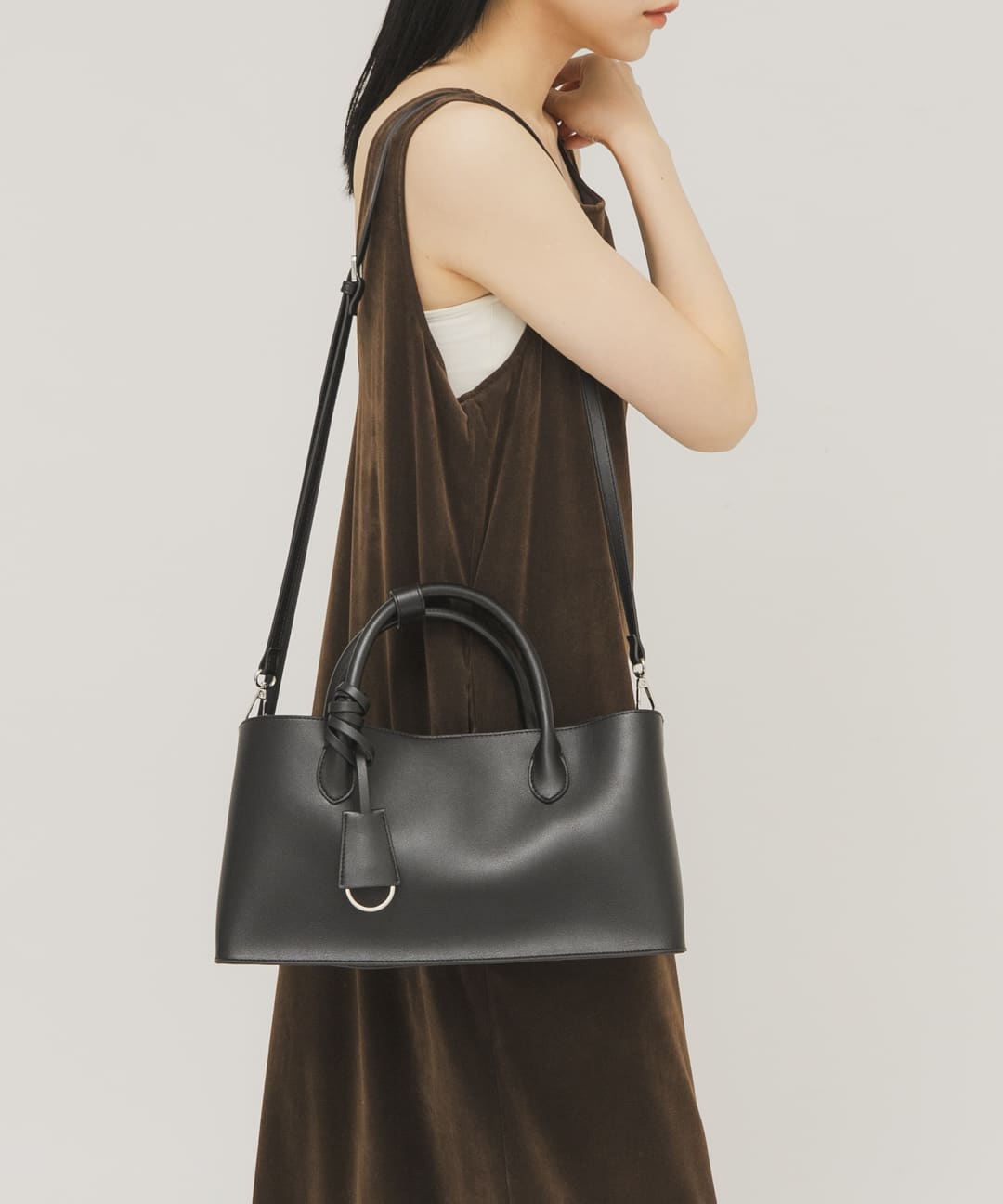 チャーム付きワイドボックスBAG BLACK One