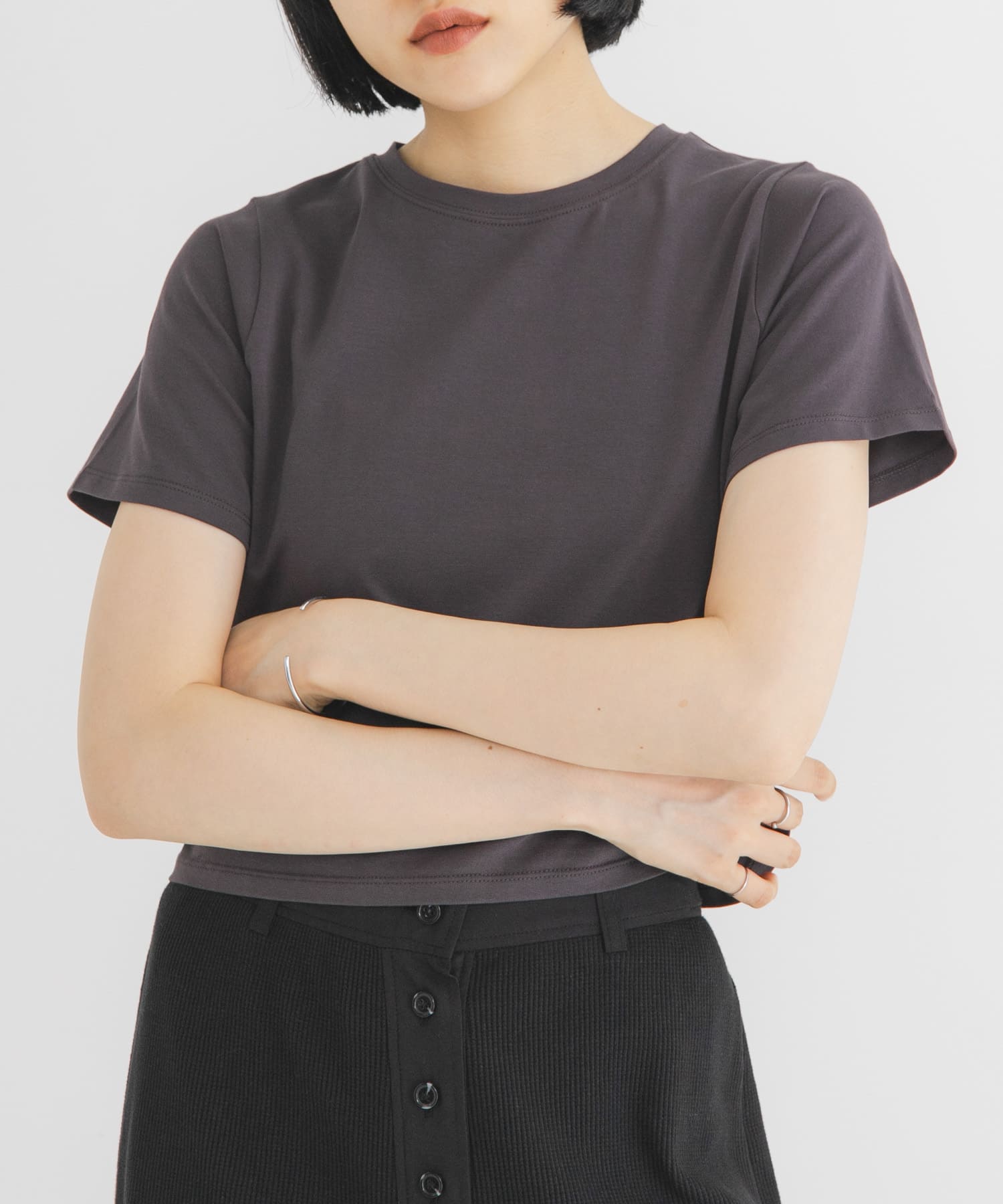 BASICクロップドTEE