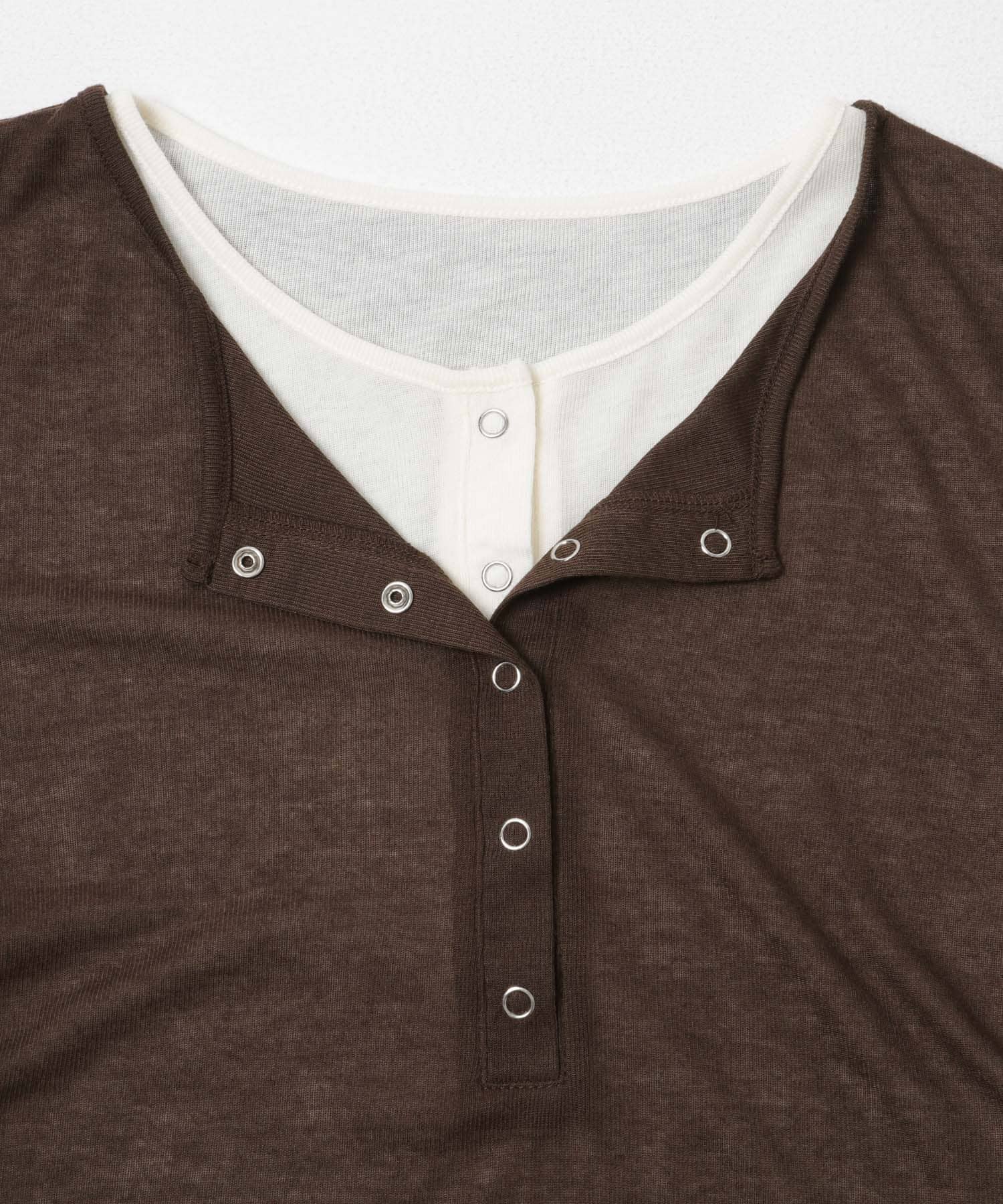 バイカラーヘンリーネックTEE BROWN×IVO One