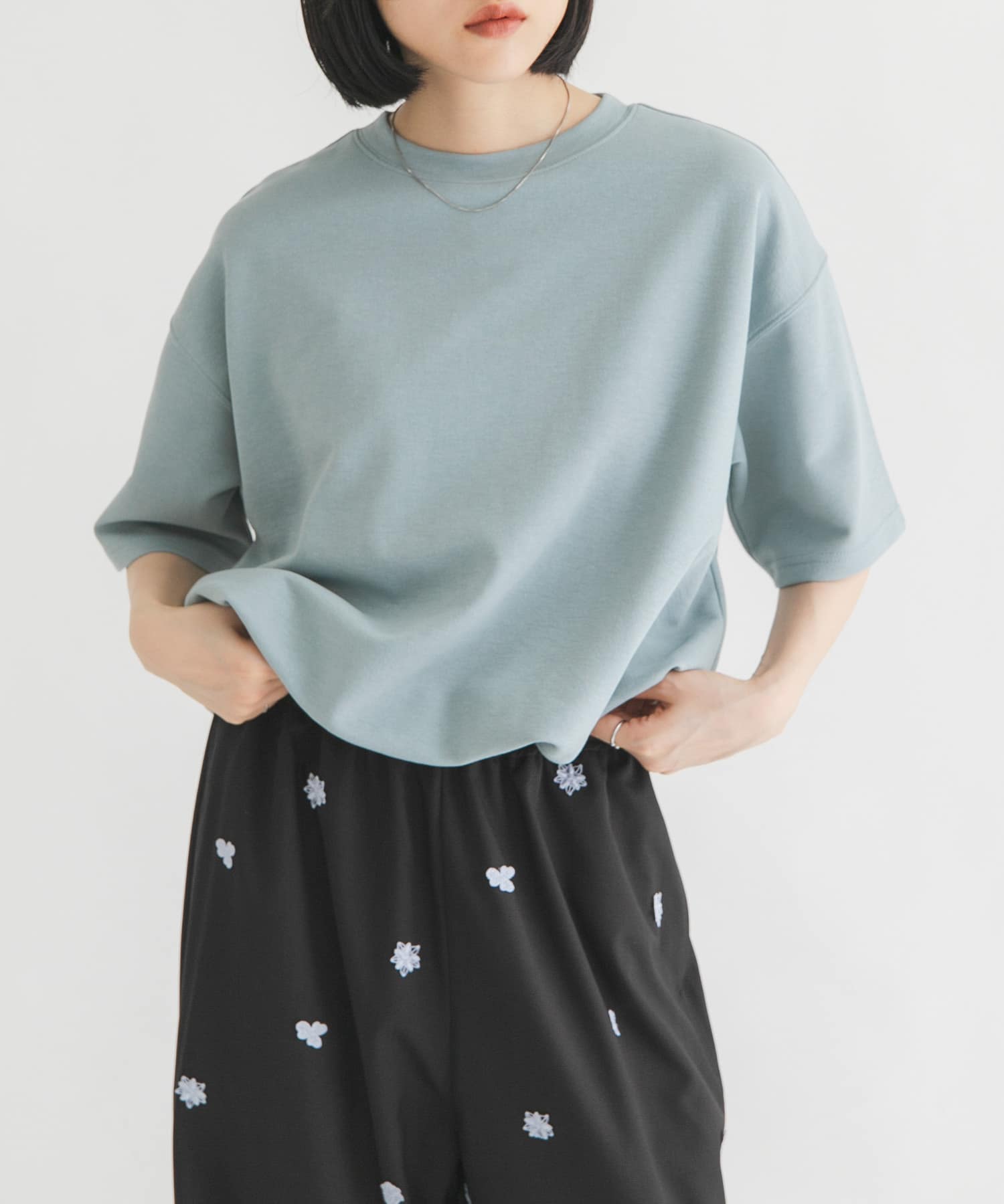 ハーフスリーブバルーンヘムトップス