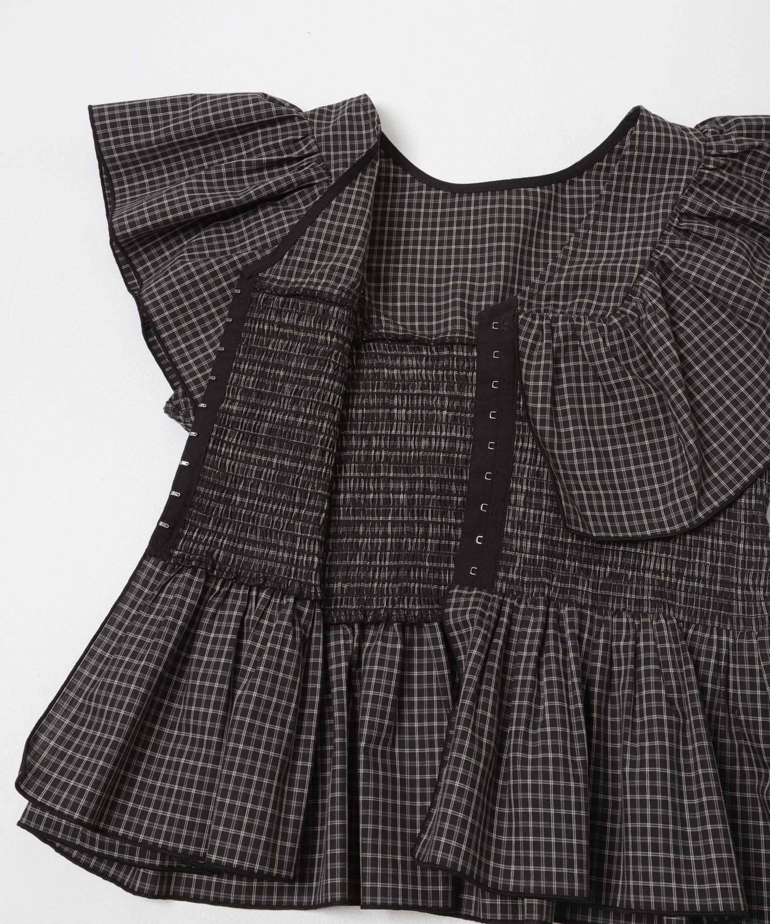 フロントホックチェックフリルブラウス BLACK×IVO One