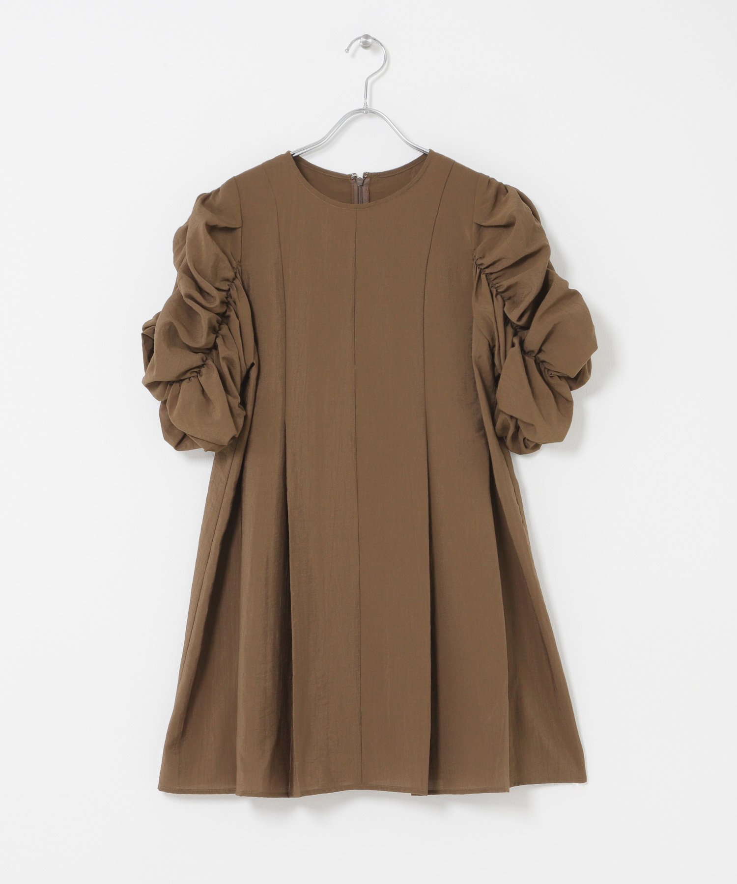 シャーリングスリーブミニワンピース BROWN One