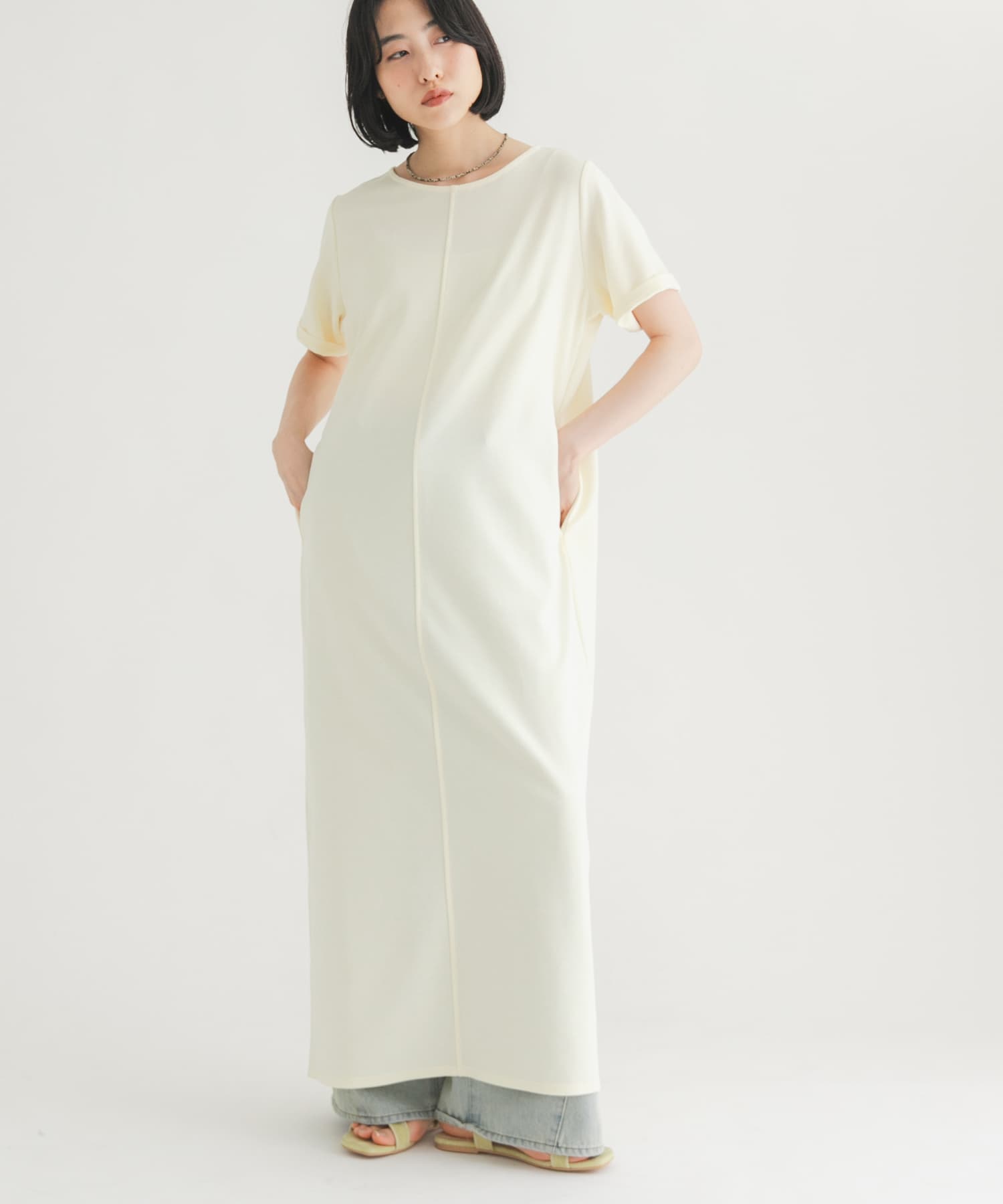 バックデザインカットワンピース(One BLACK): ワンピース｜URBAN