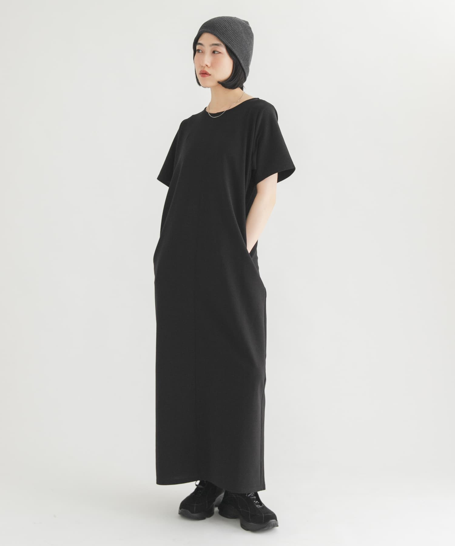 ワンピース　MBA バックデザインカットワンピース(One BLACK): ワンピース｜URBAN