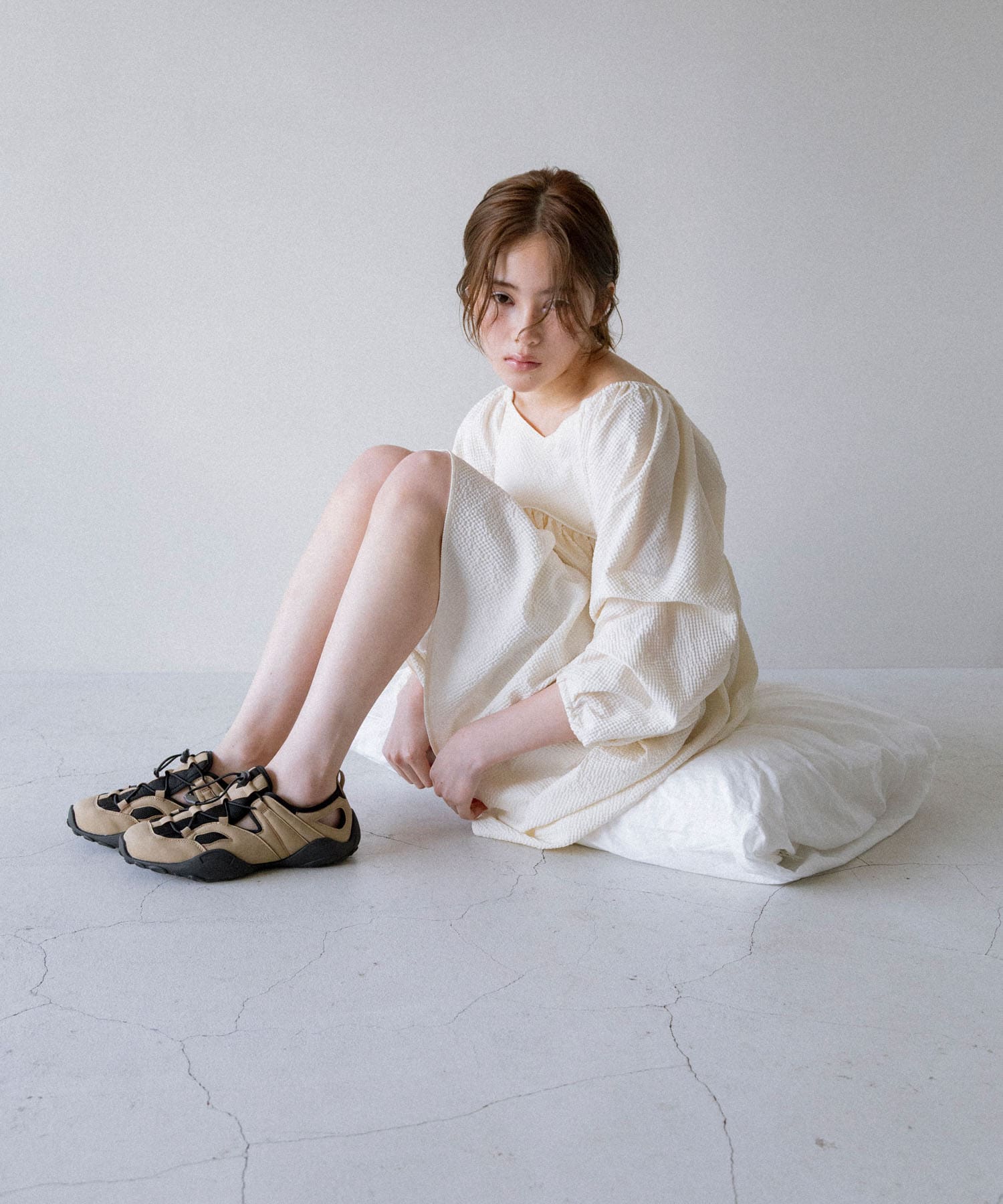 カットデザインメッシュスニーカー BEIGE 37
