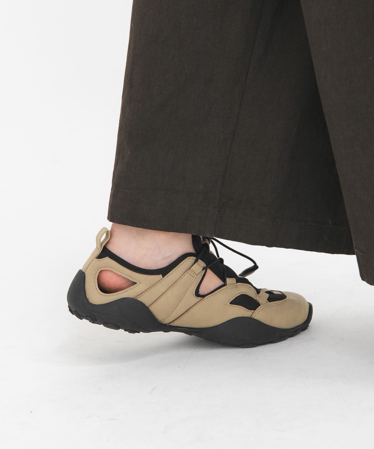 カットデザインメッシュスニーカー BEIGE 37