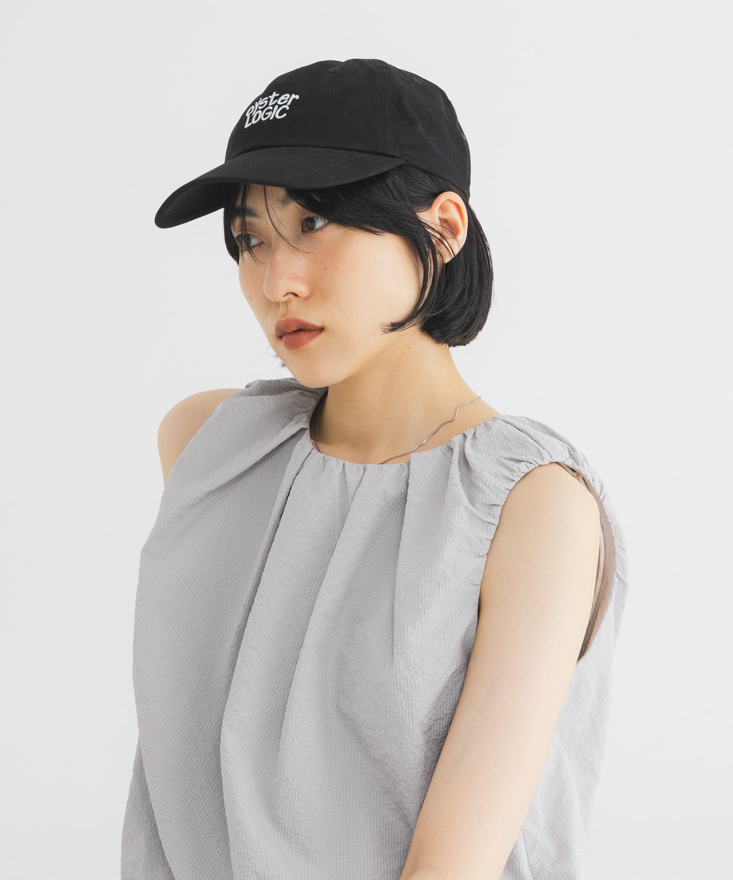 ハンドドローライクエンブロイダリーCAP BLACK One