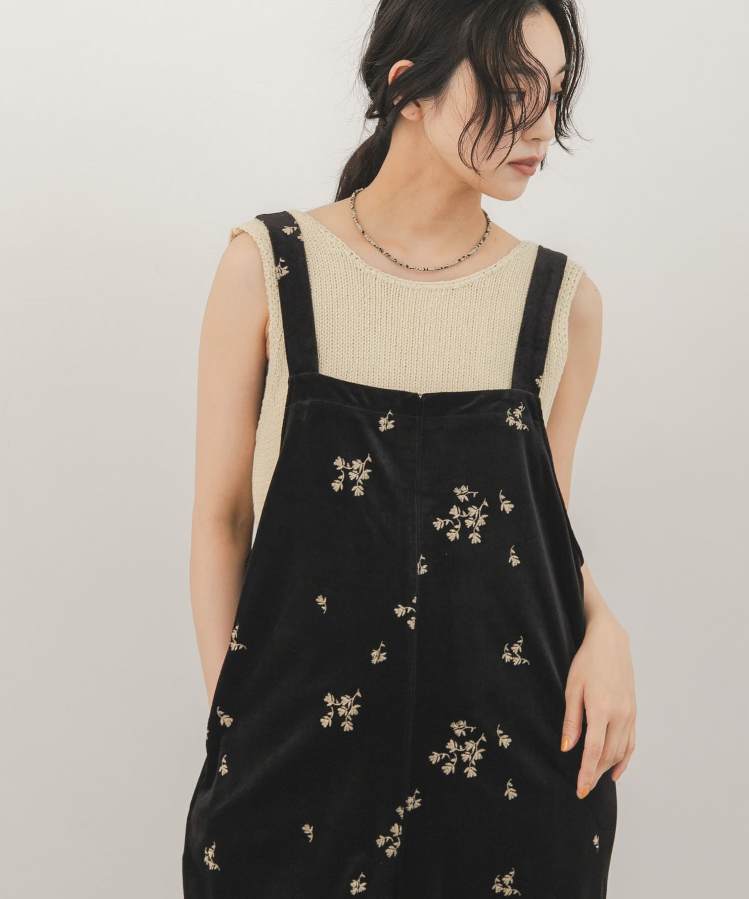 ベロアサロペット(One BLACK刺繍): ボトム｜URBAN RESEARCH公式