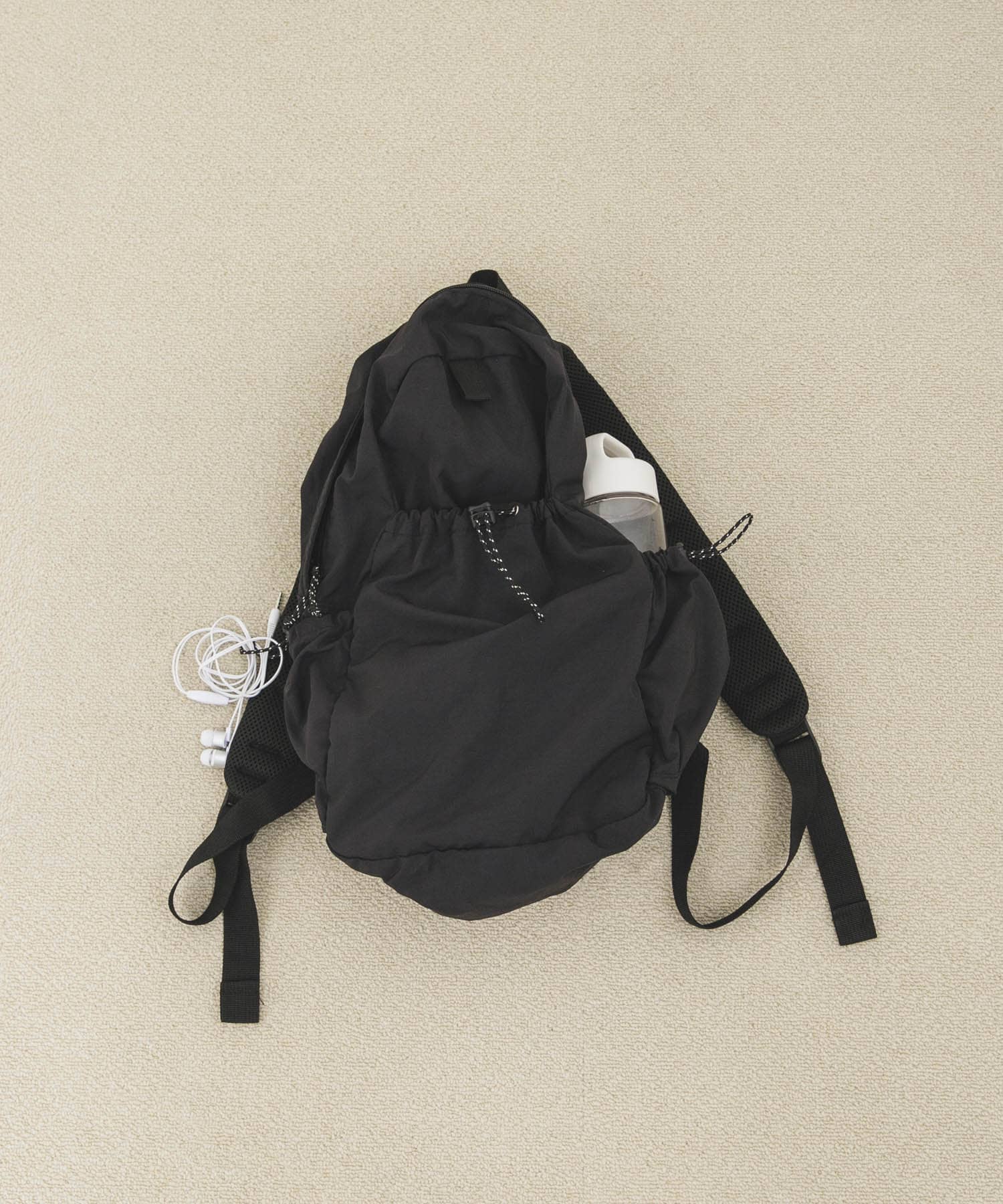 アウトポケットナイロンバックパック(One BLACK): バッグ｜URBAN