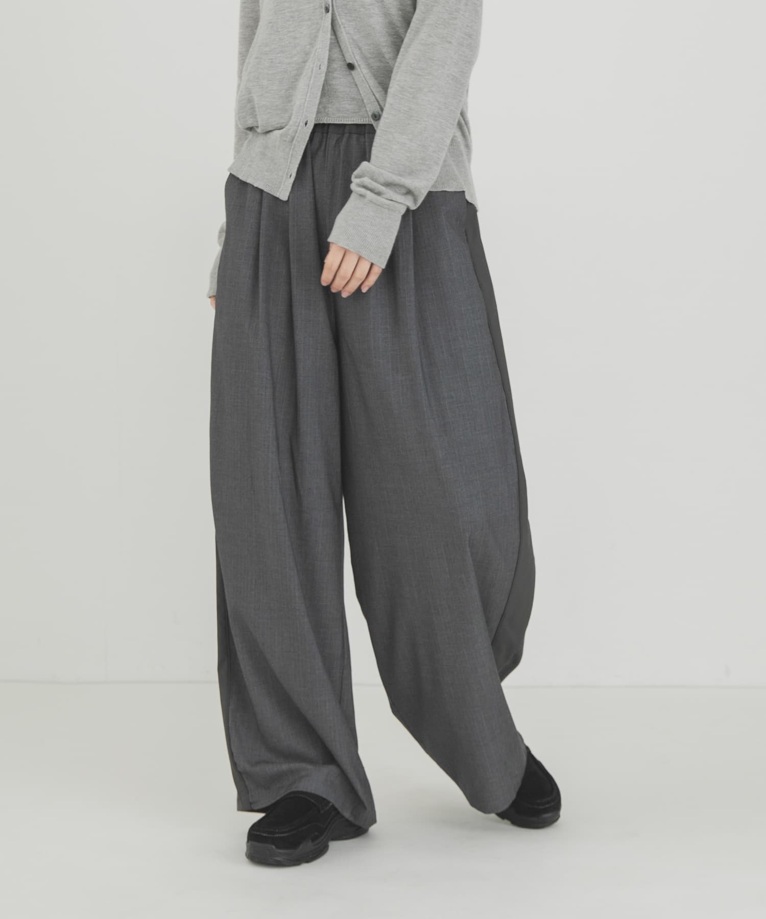 GRAY