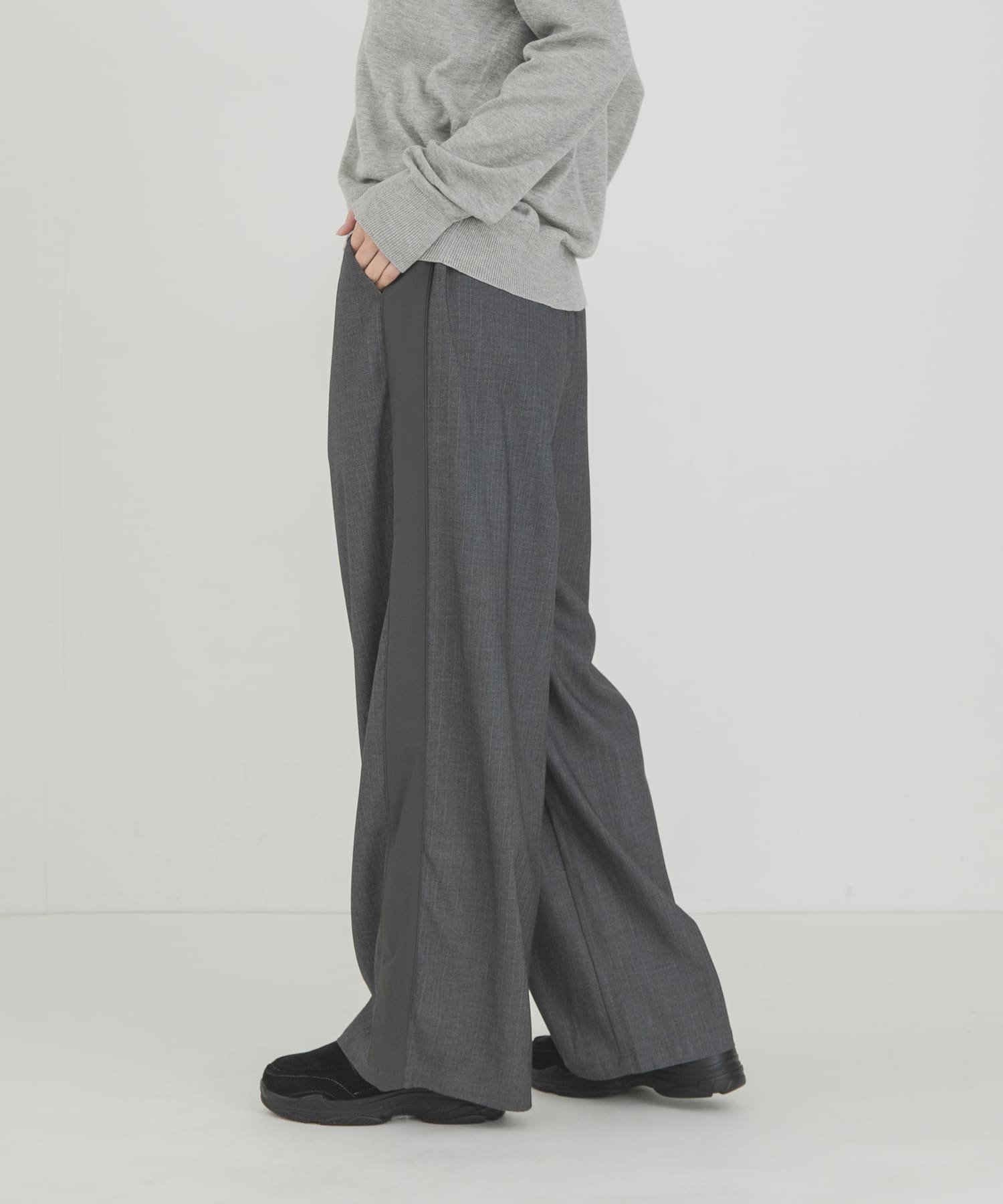 GRAY