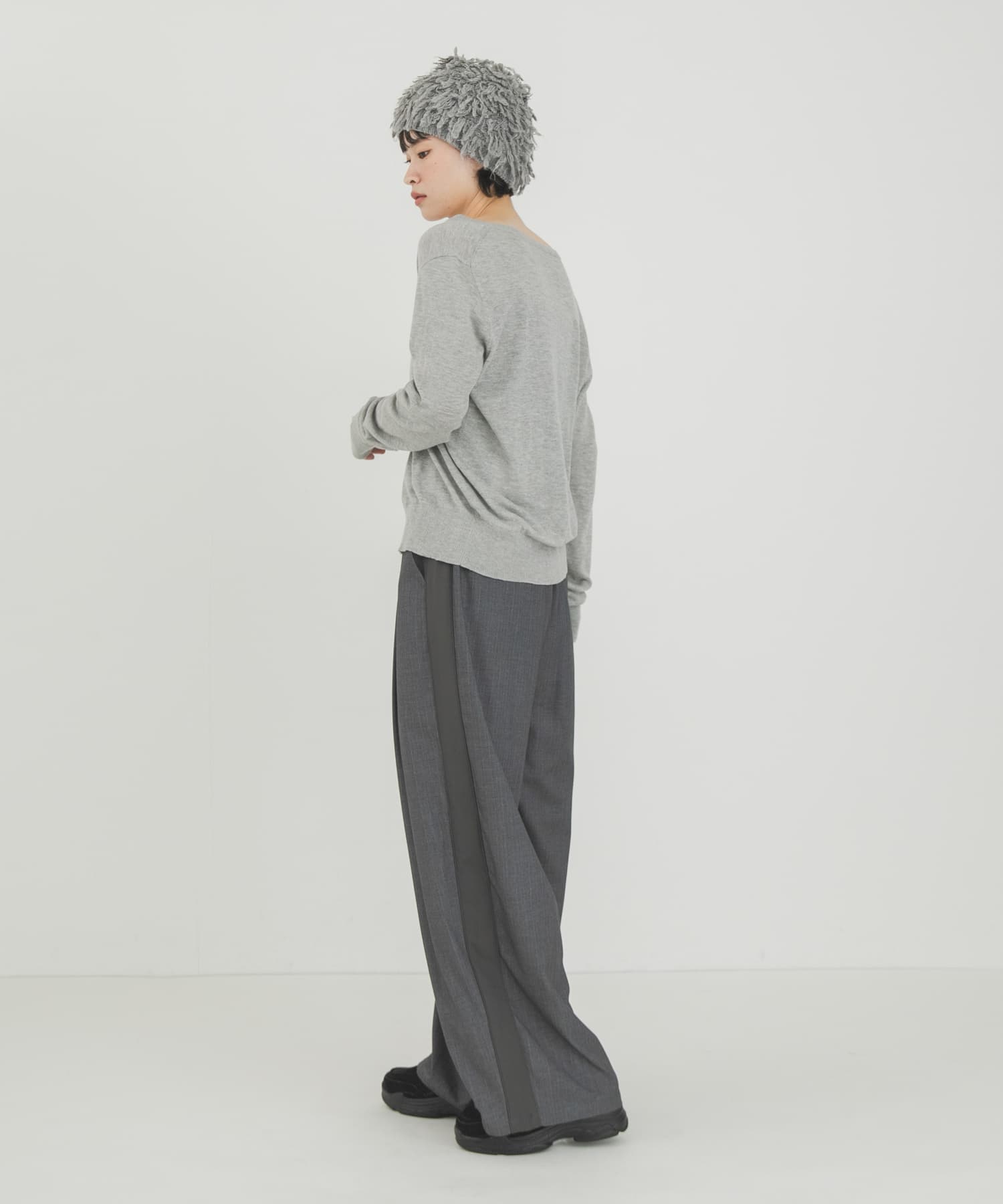 GRAY