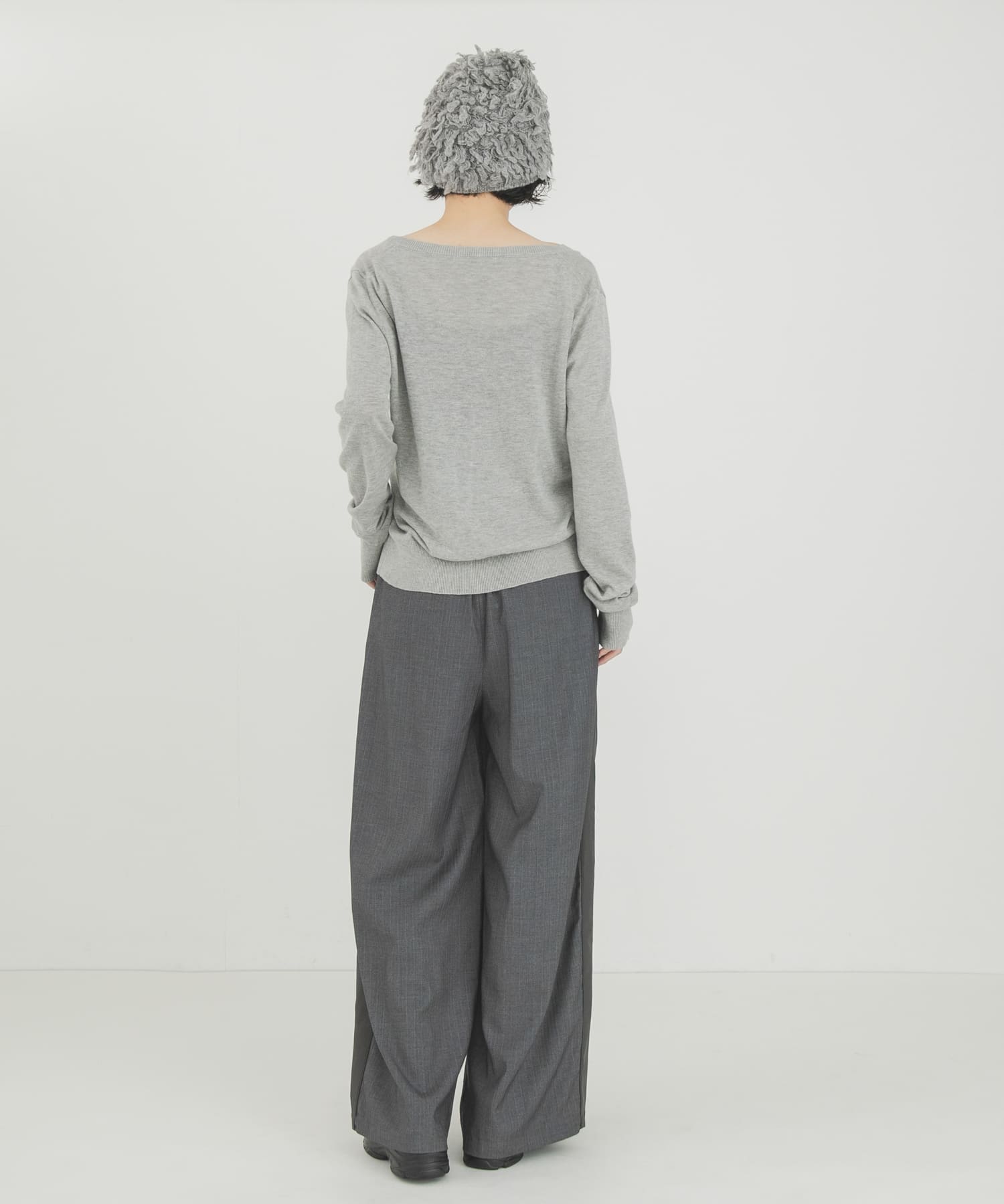 GRAY