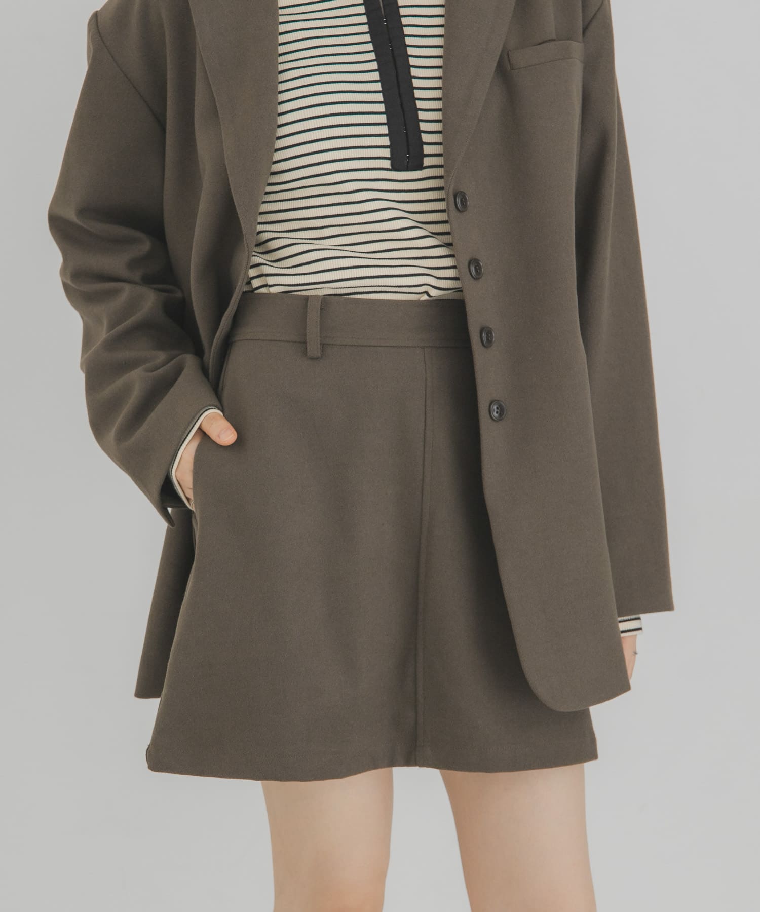 D.KHAKI
