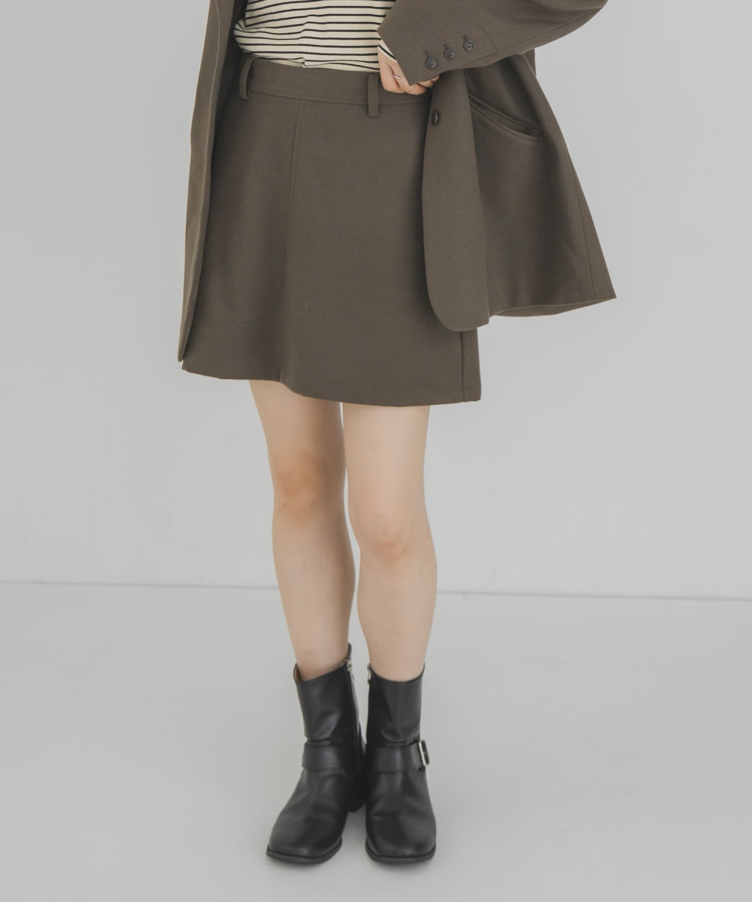 D.KHAKI