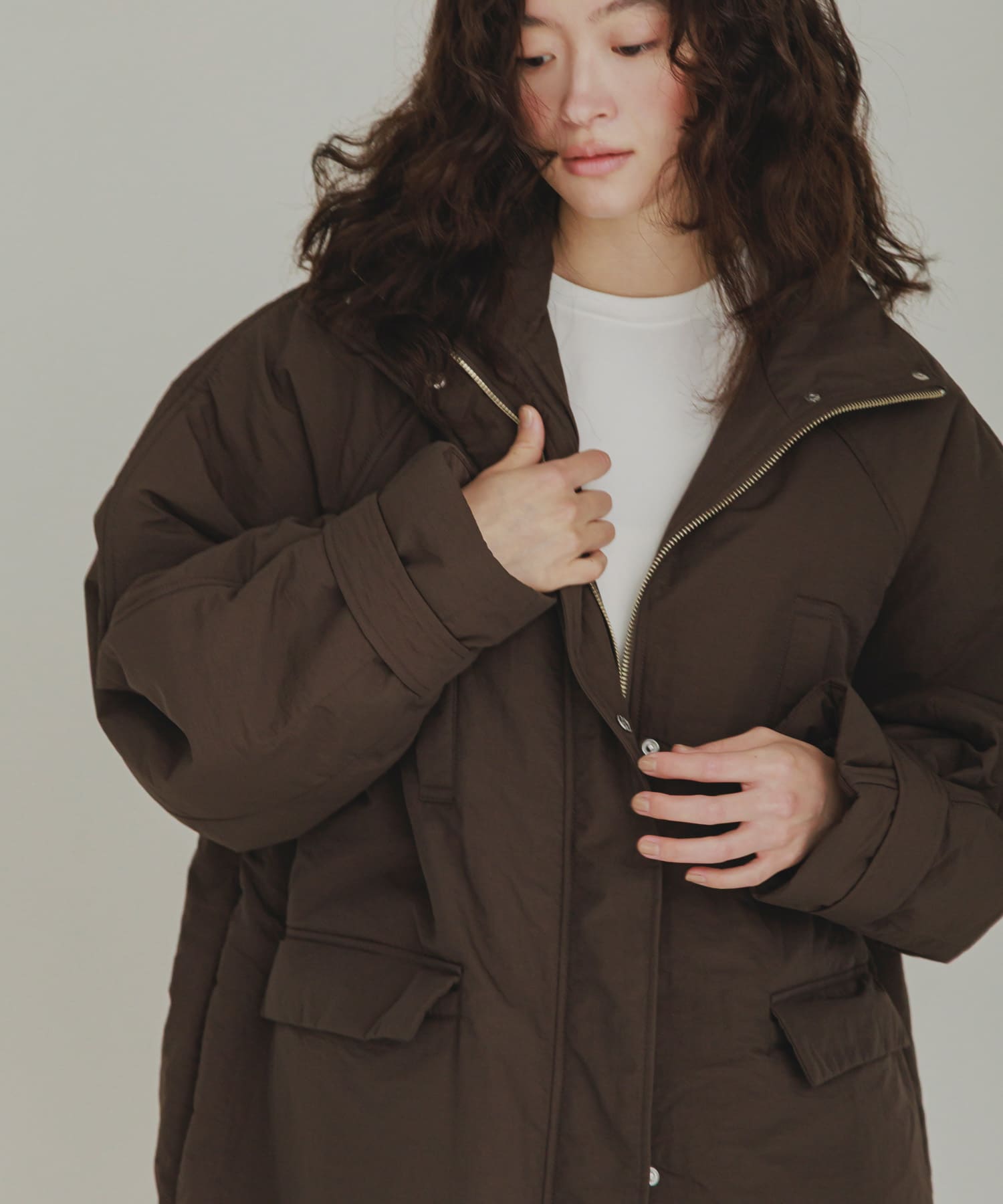 1度着用のみKBF モンスターパテッドミドルコート モンスターパテッドミドルコート(One BEIGE): アウター｜URBAN