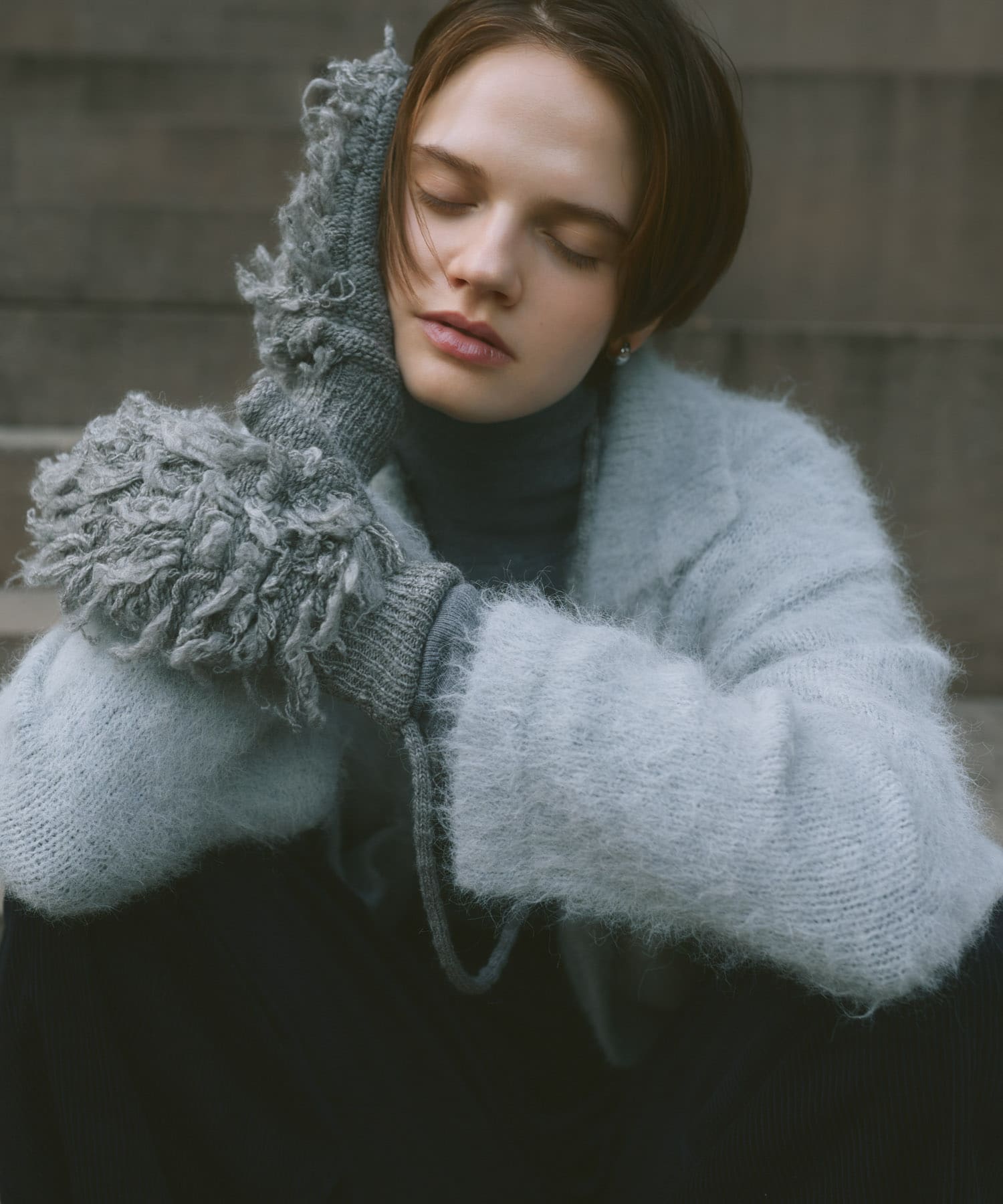 GRAY