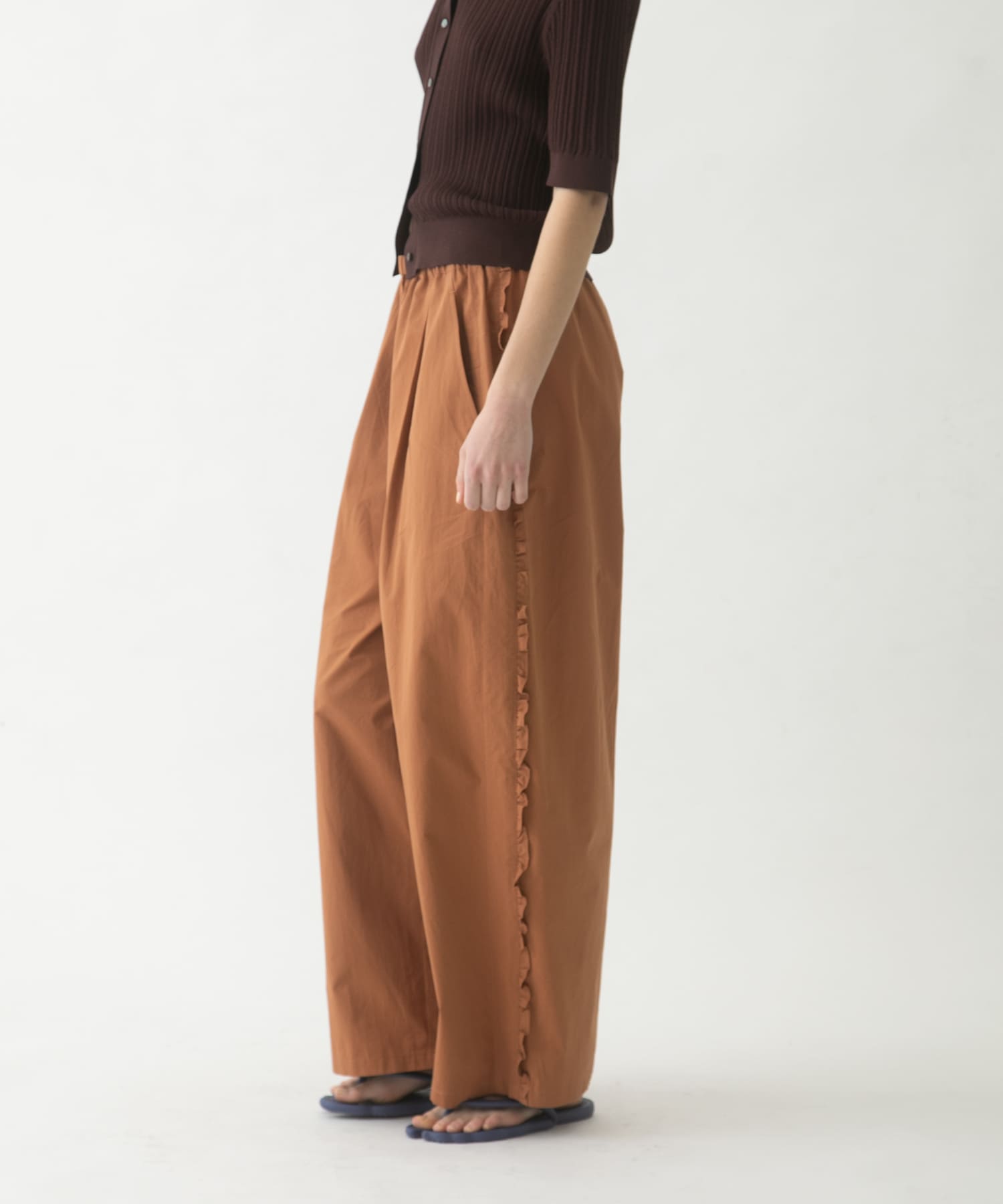 side frill pants