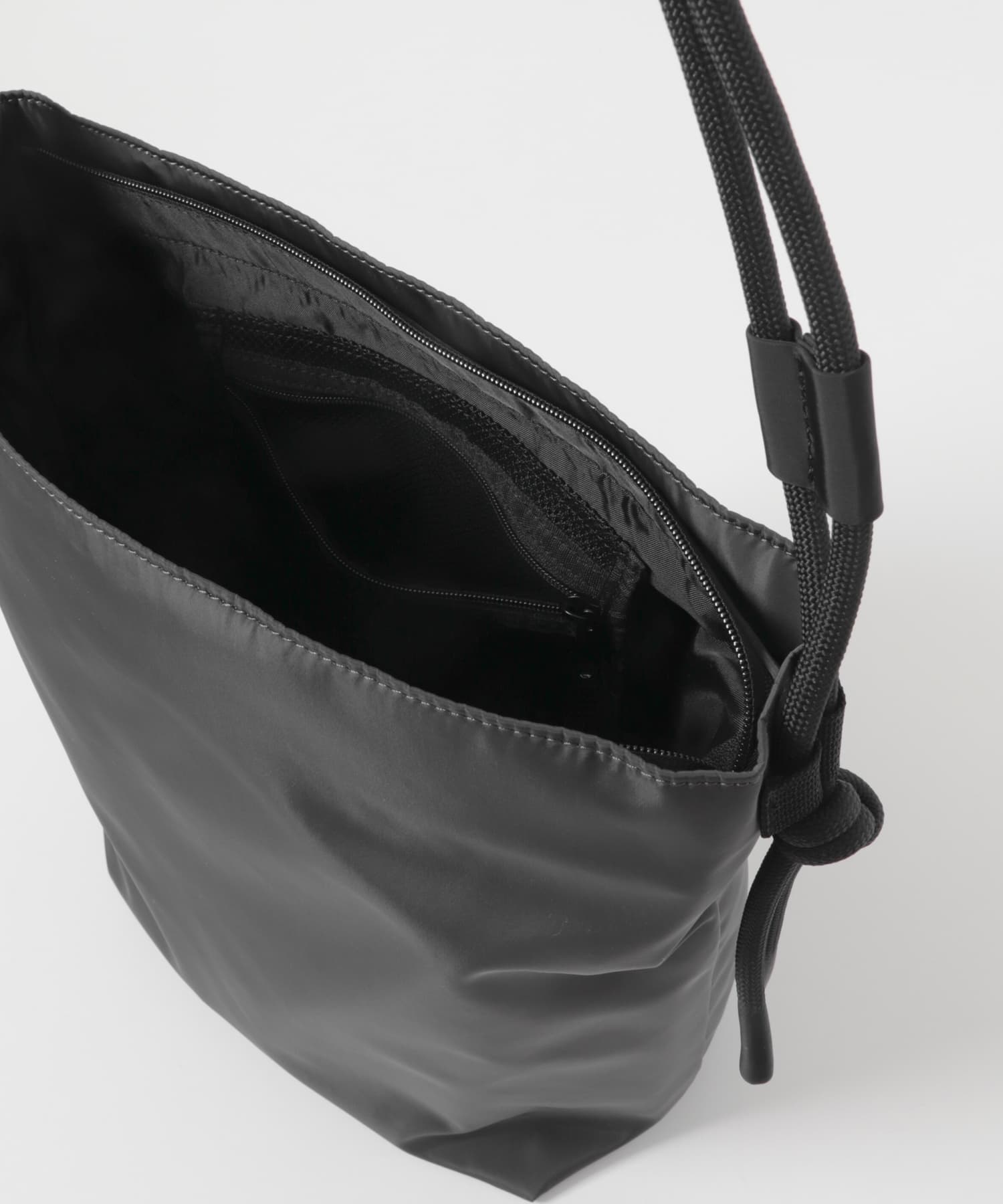 撥水コード紐ショルダーバッグ CHARCOAL One