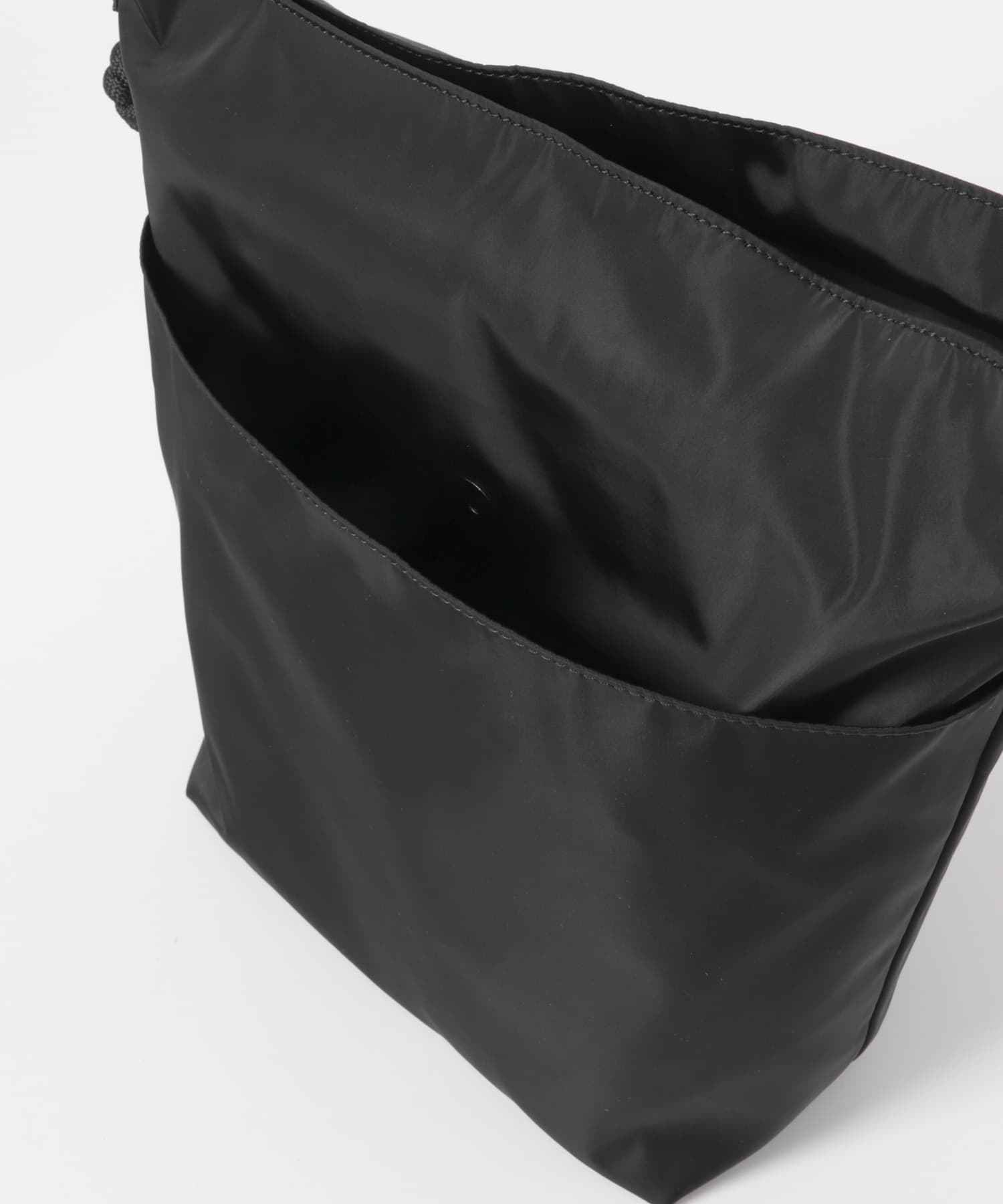 撥水コード紐ショルダーバッグ BLACK One