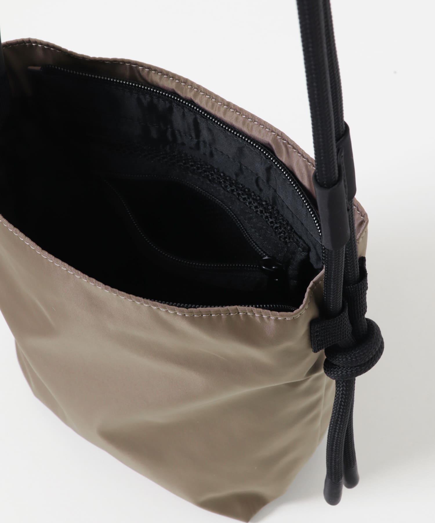 プチ撥水コード紐ショルダーバッグ(One BLACK): バッグ｜URBAN