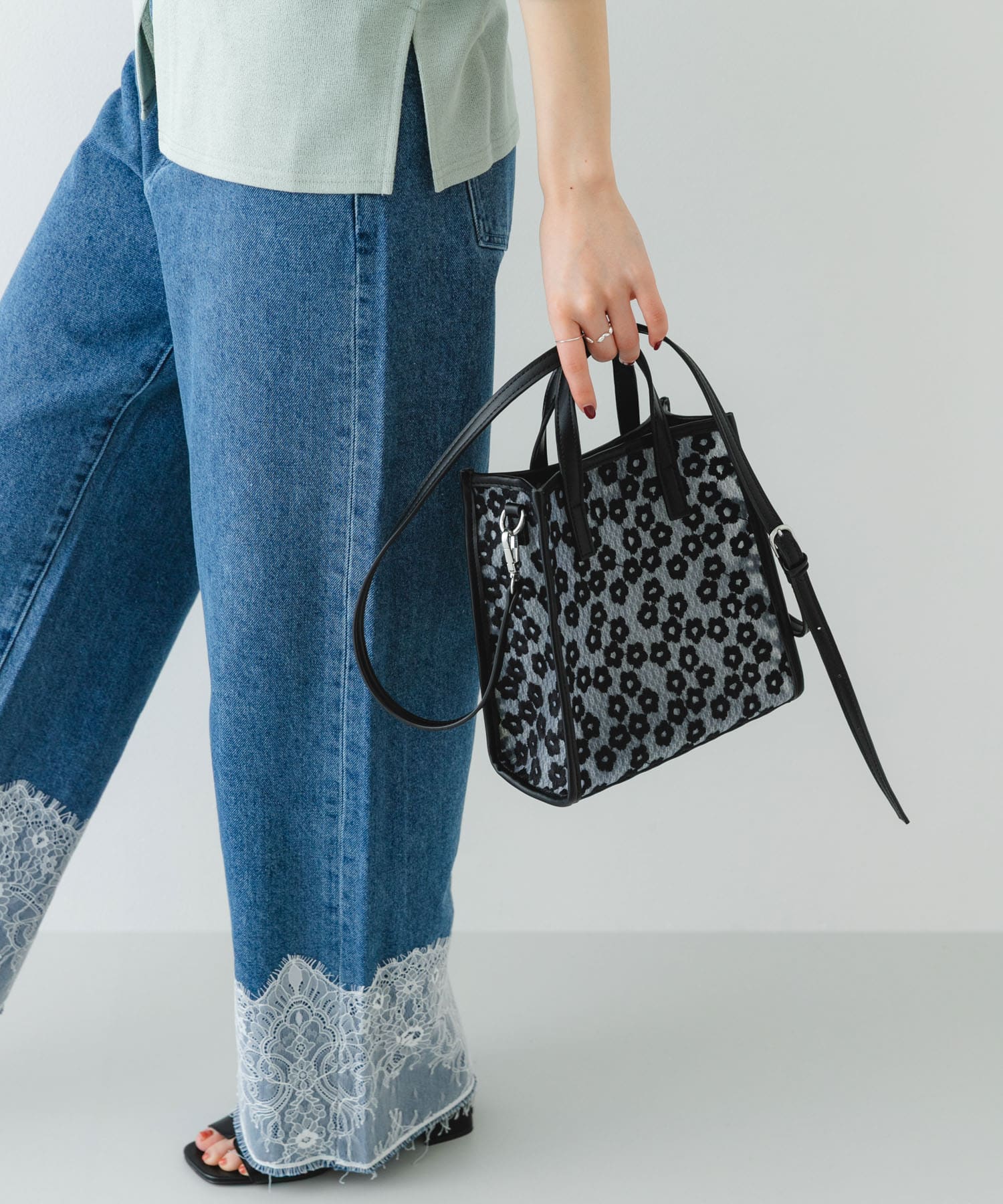 フラワーシアー2WAYハンドバッグ BLACK One