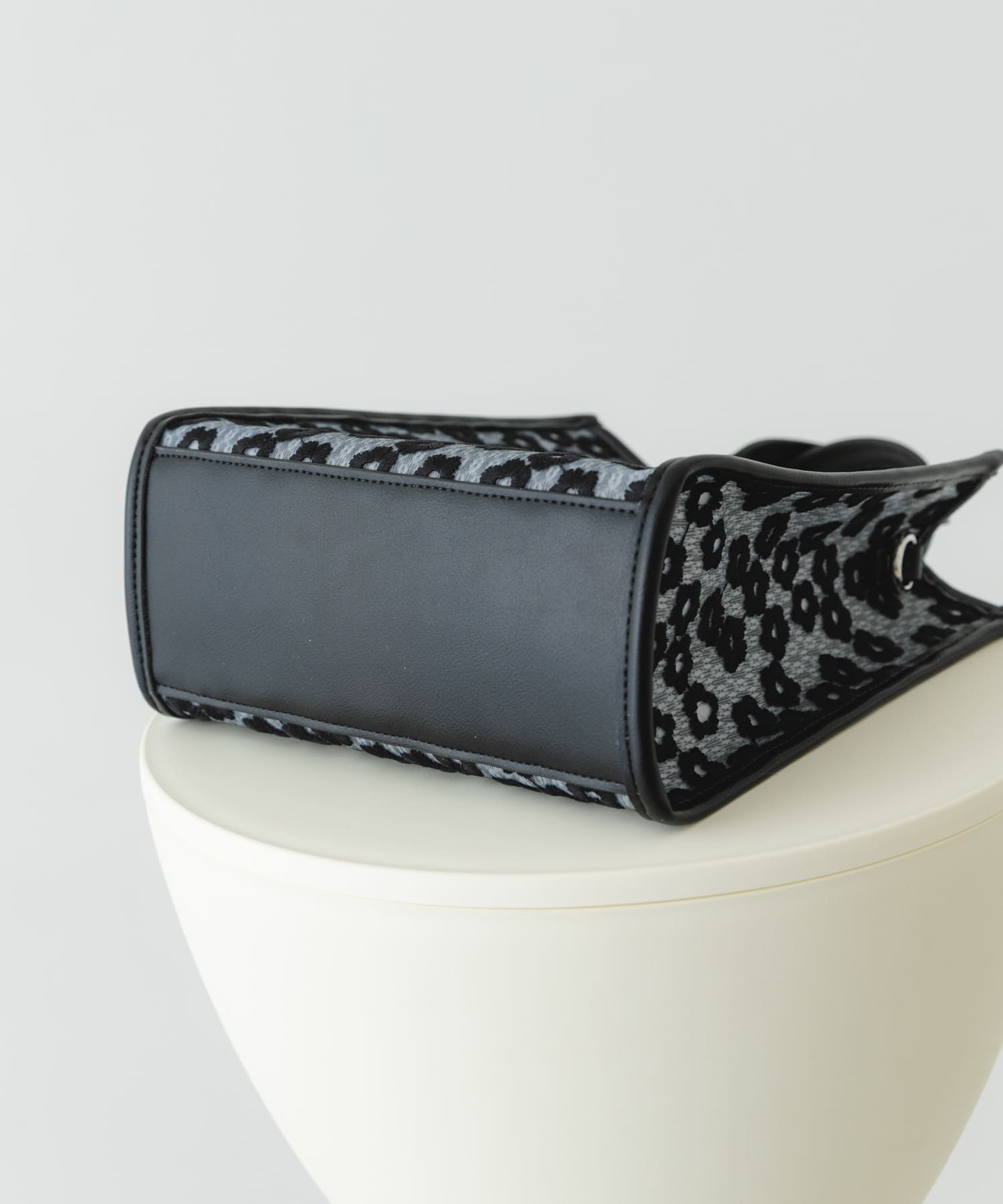 フラワーシアー2WAYハンドバッグ BLACK One