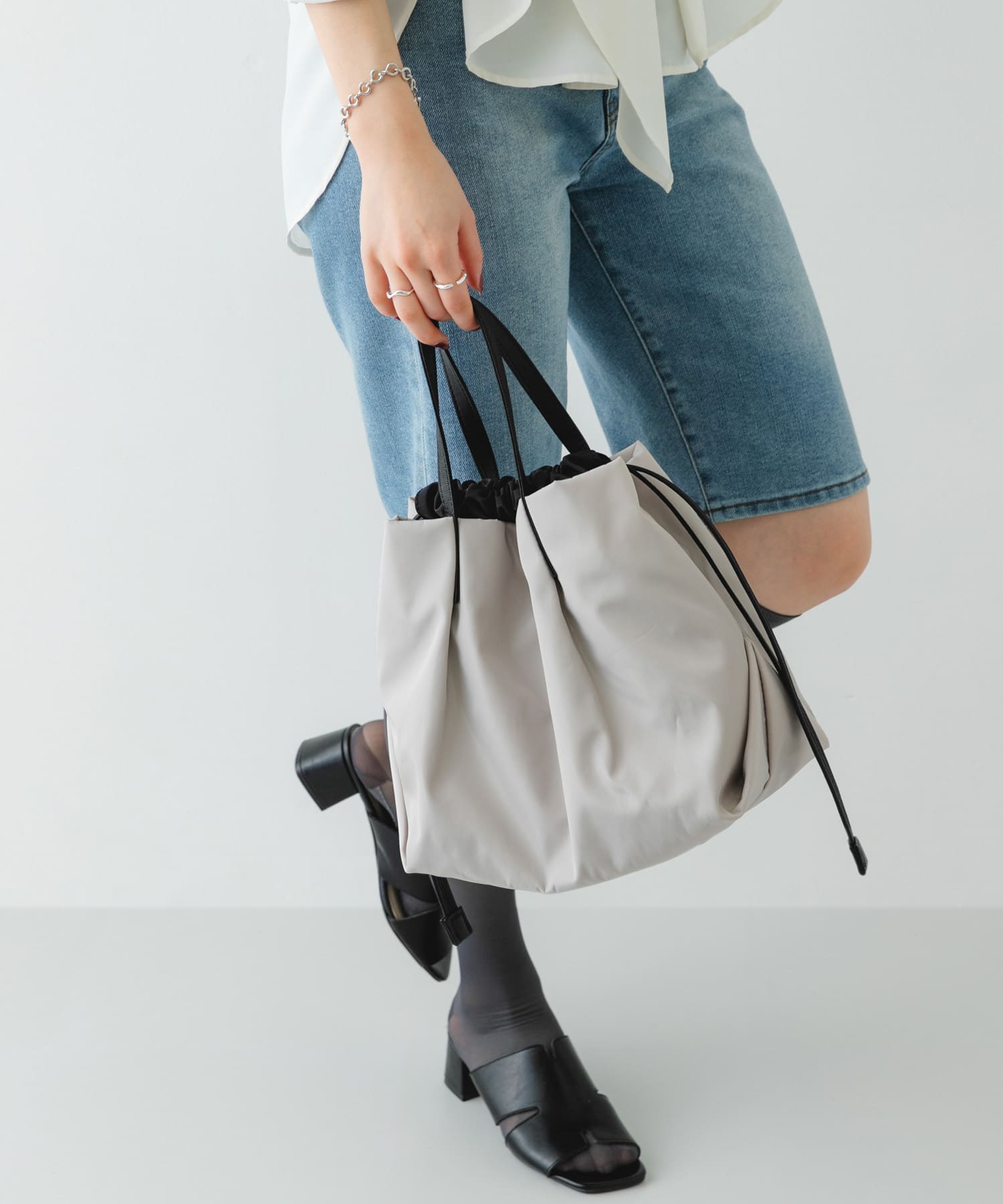 ウォーターレペレントミニショルダー(One LIGHT GRAY): バッグ｜URBAN