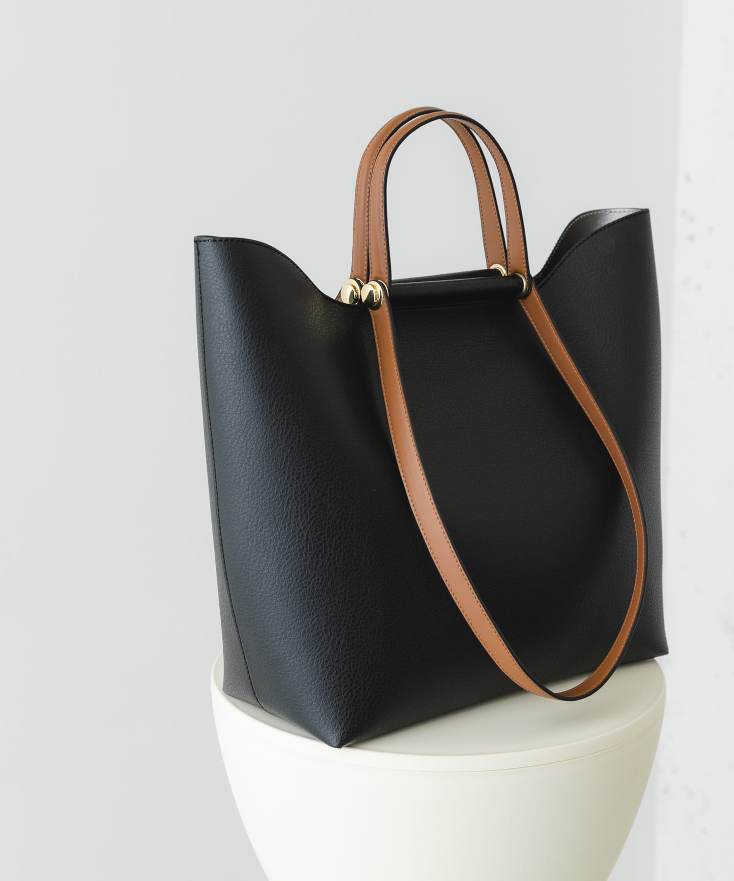 2ハンドルデザイントートバッグ BLACK One