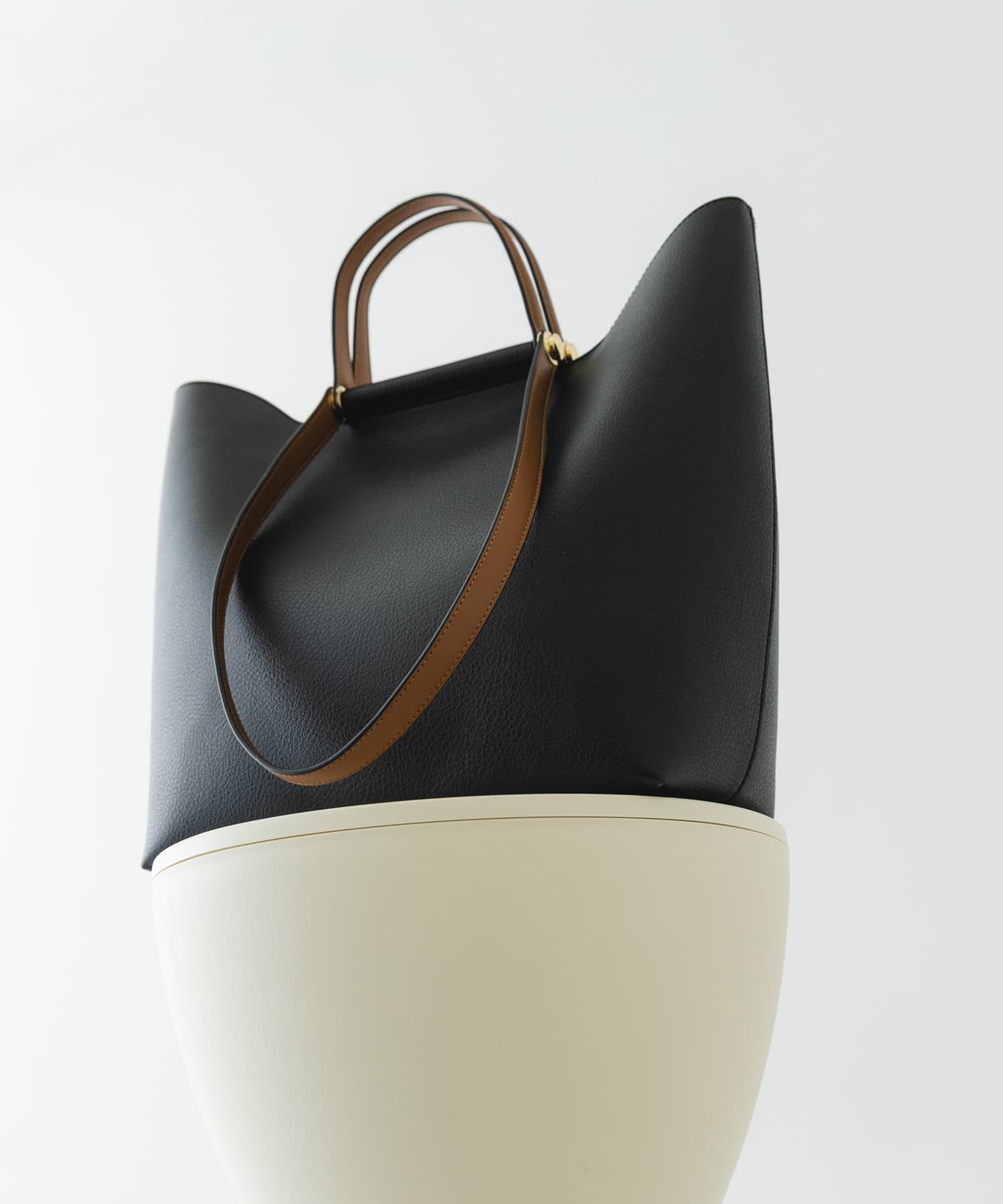 2ハンドルデザイントートバッグ BLACK One