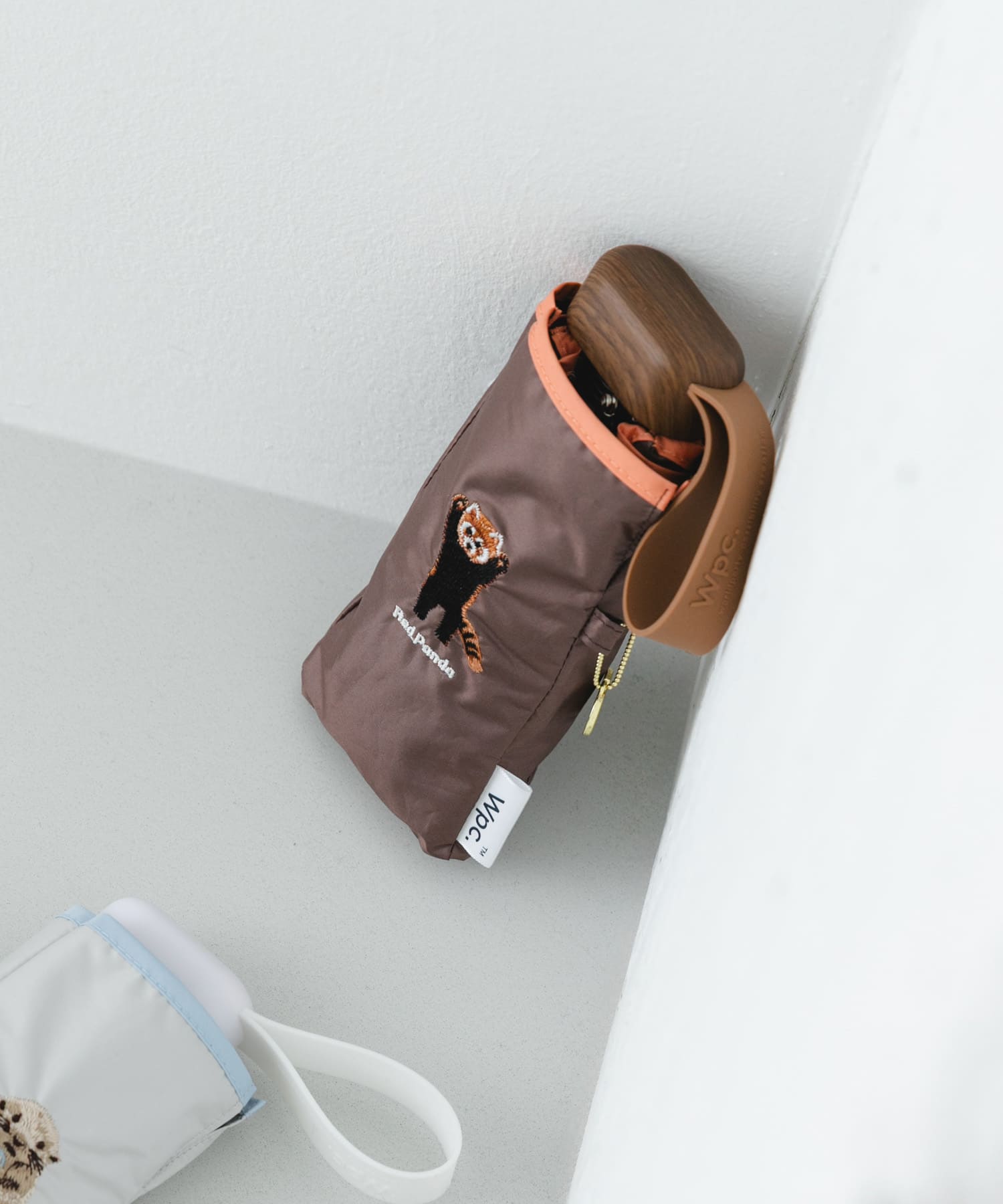 Wpc.　アニマル刺繍日傘 BROWN One