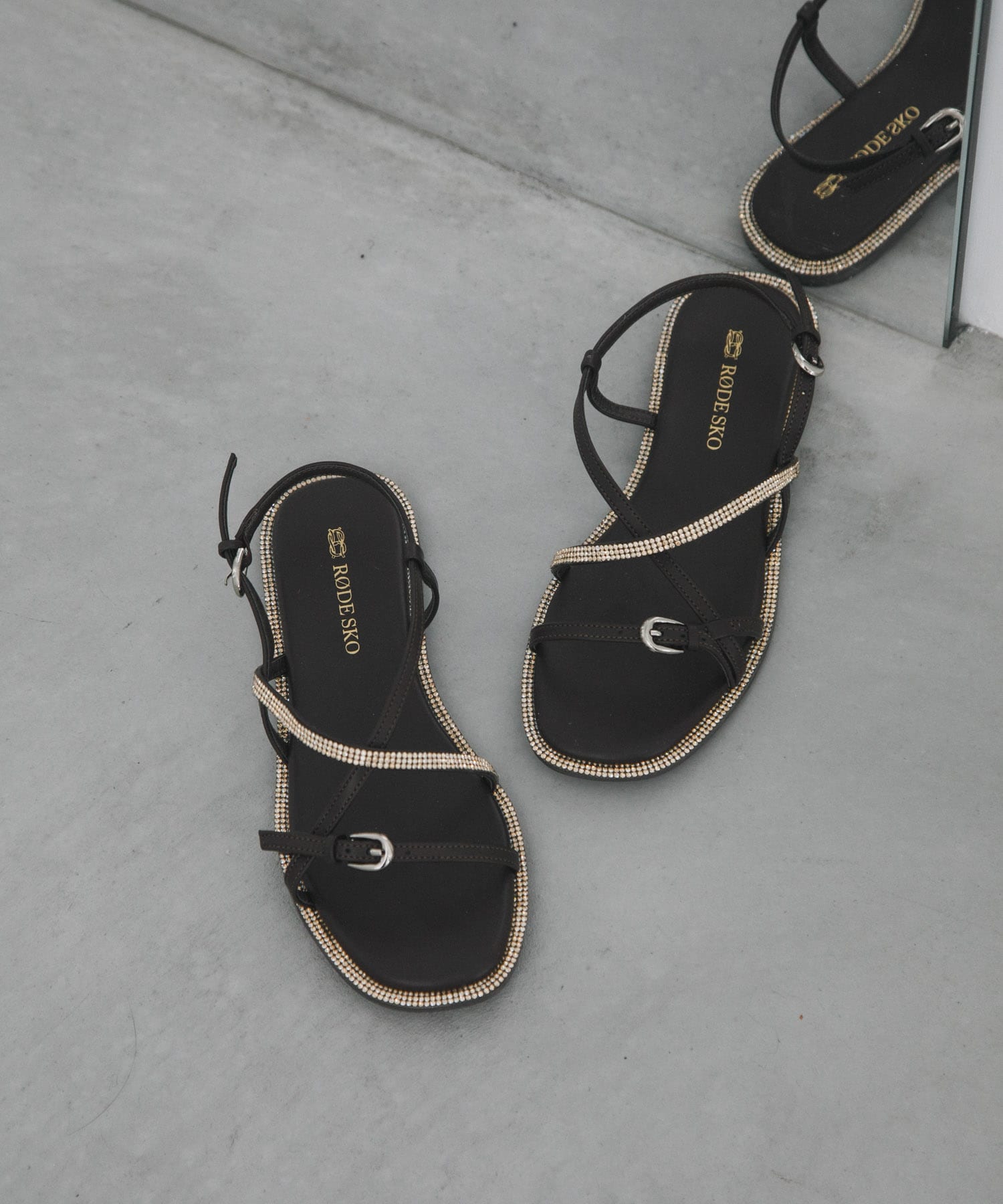 DARK BROWN