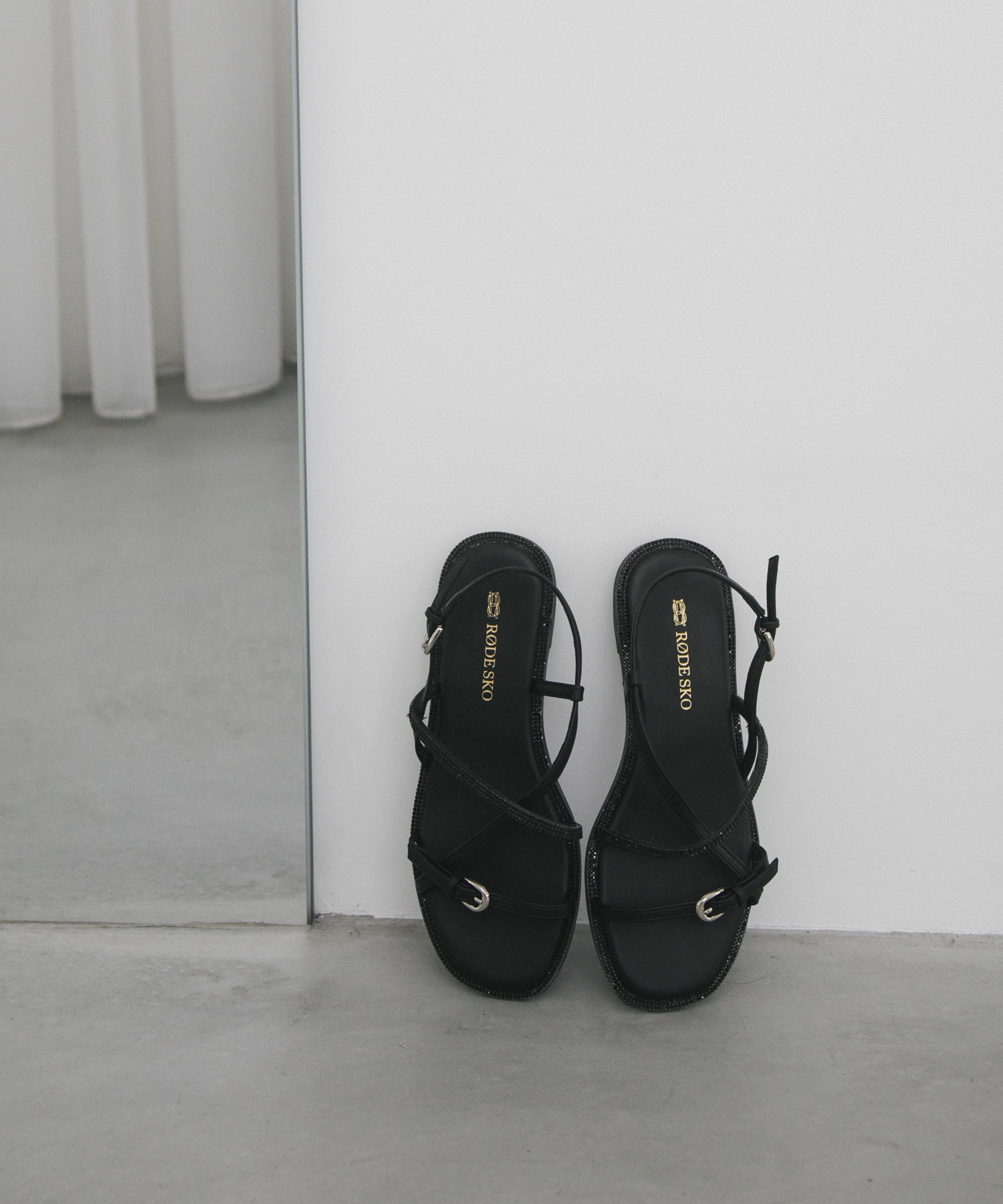 ラインストーンストラップサンダル