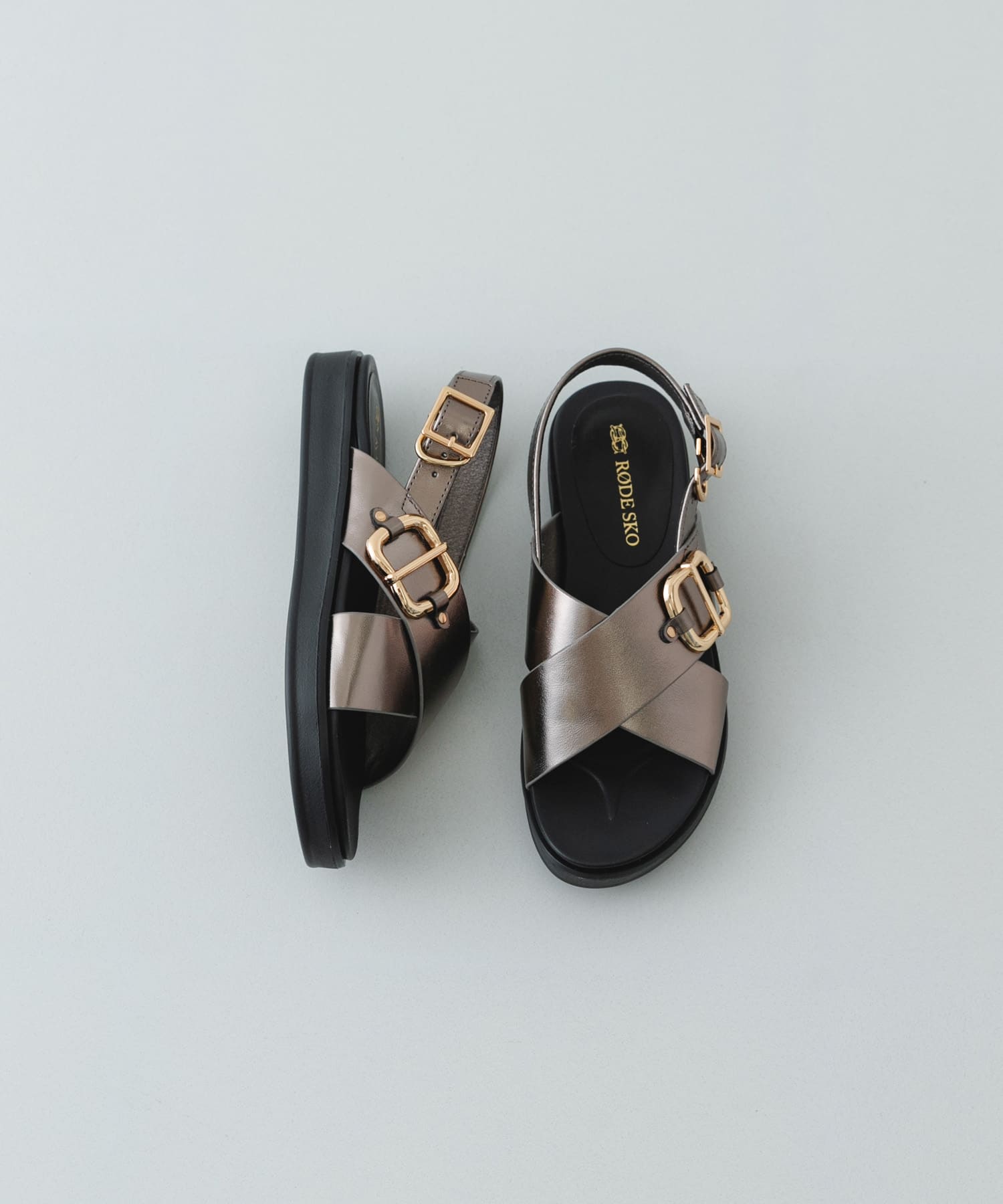 クロスサンダル