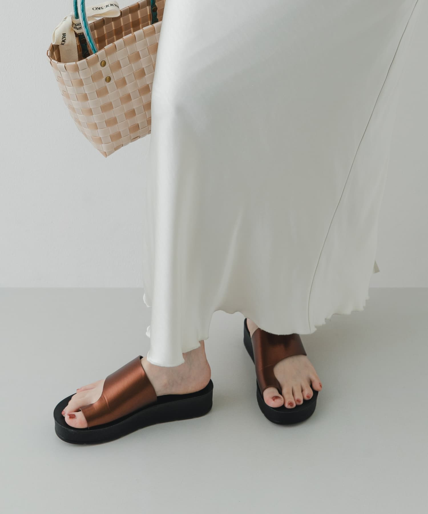 厚底トングサンダル BROWN MET 36